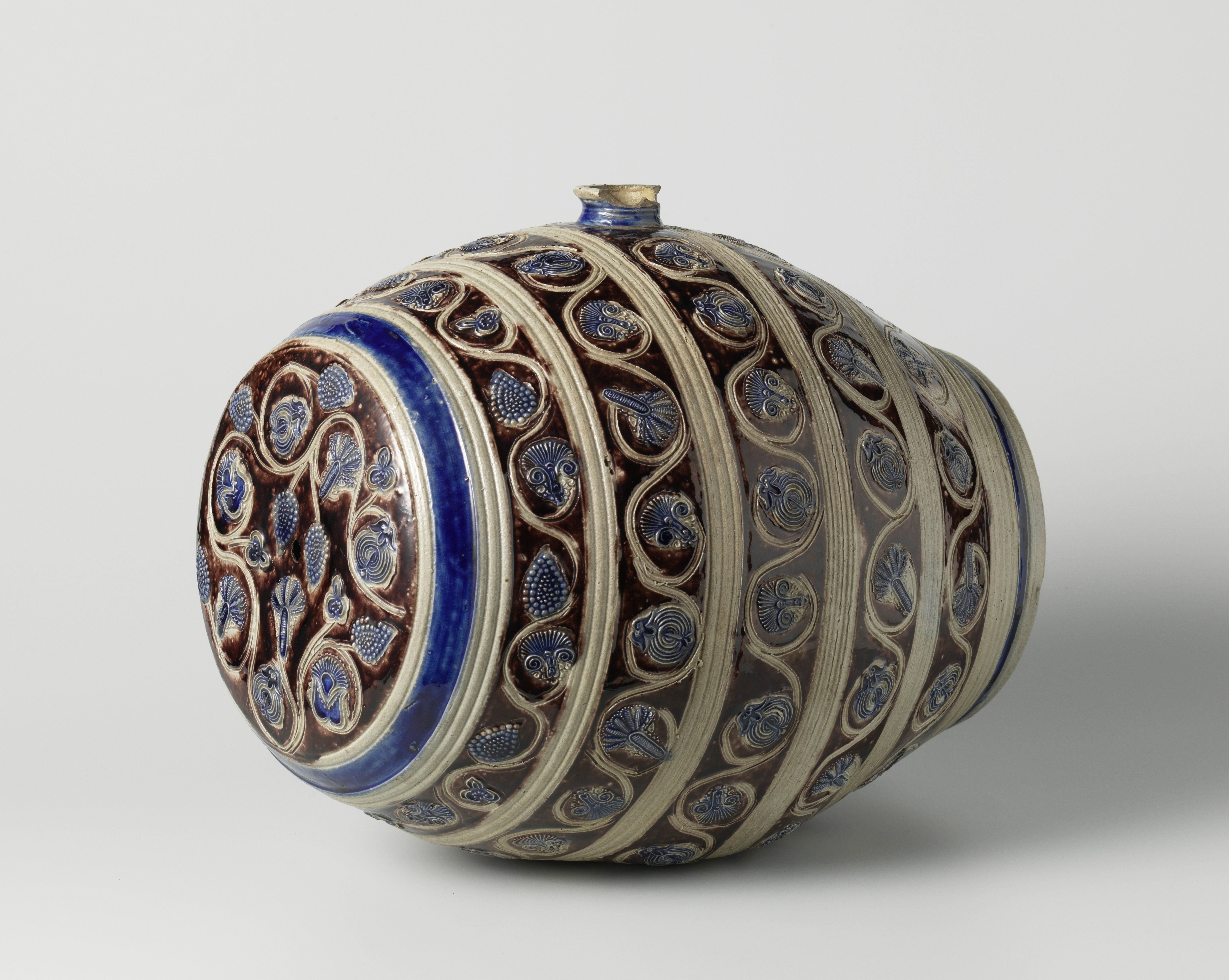 Container in the form of a beer barrel