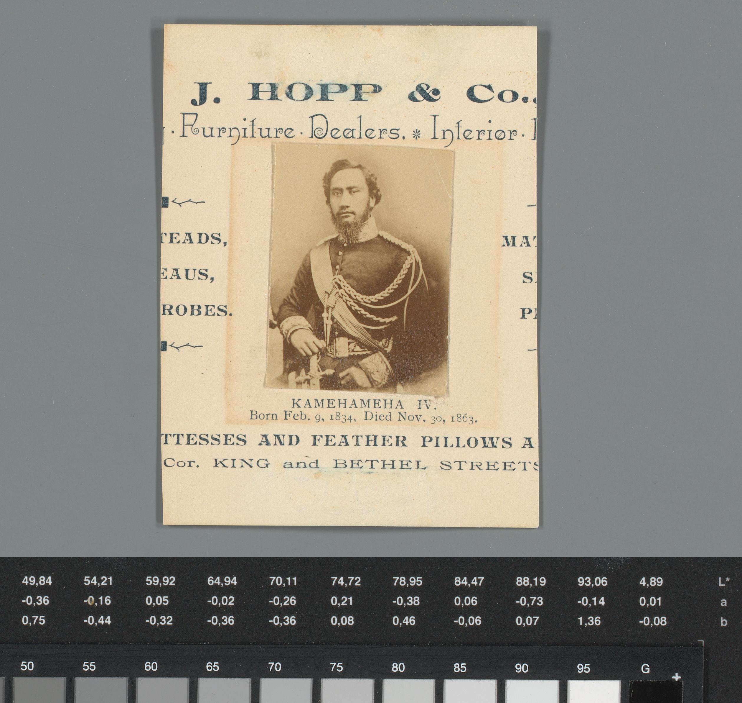 Reclame voor J. Hopp & Co. in Honolulu met portret van Kamehameha IV van Hawaï