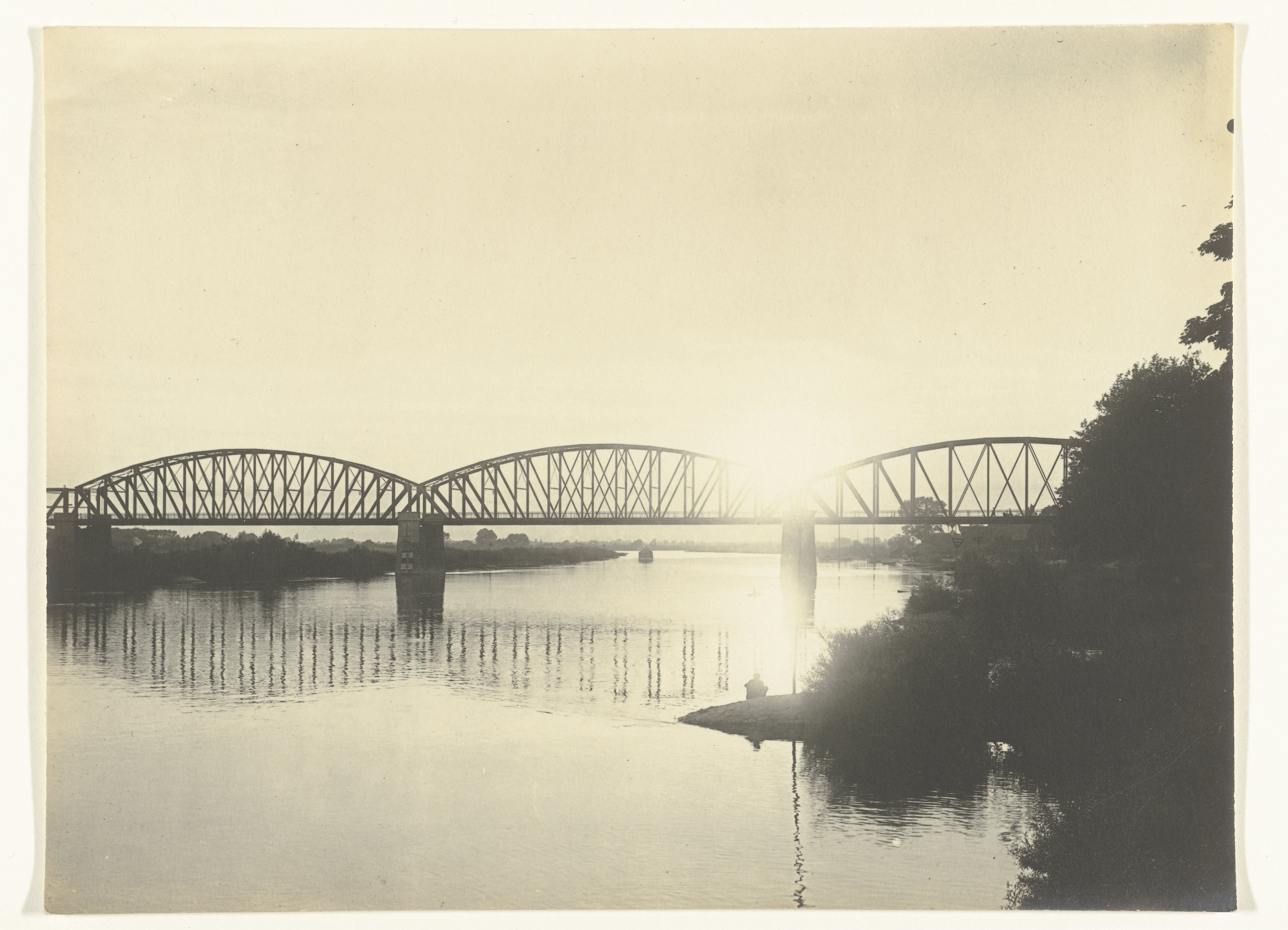 Brug over een rivier
