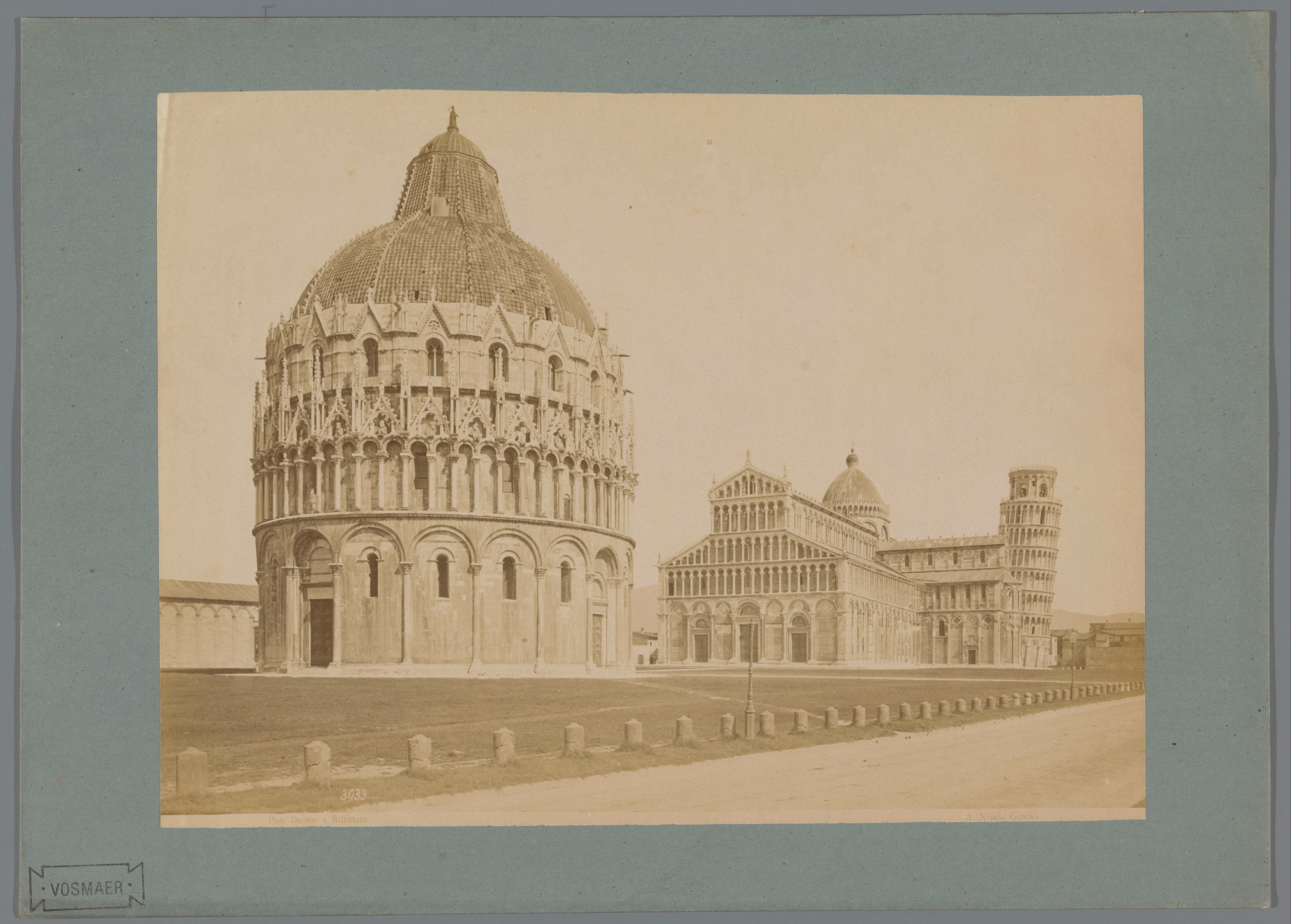 Piazza del Duomo met de kathedraal, toren en Baptisterium te Pisa