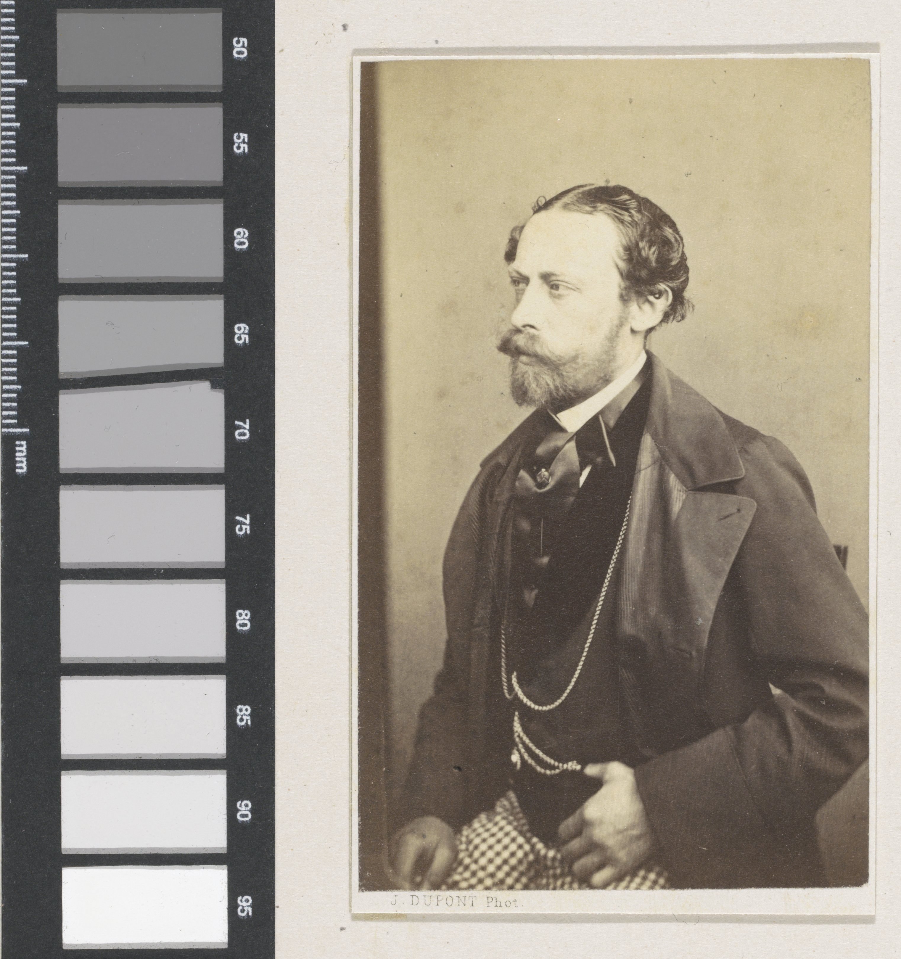 Portret van de schilder Gustave Louis Marie Pieron, halffiguur