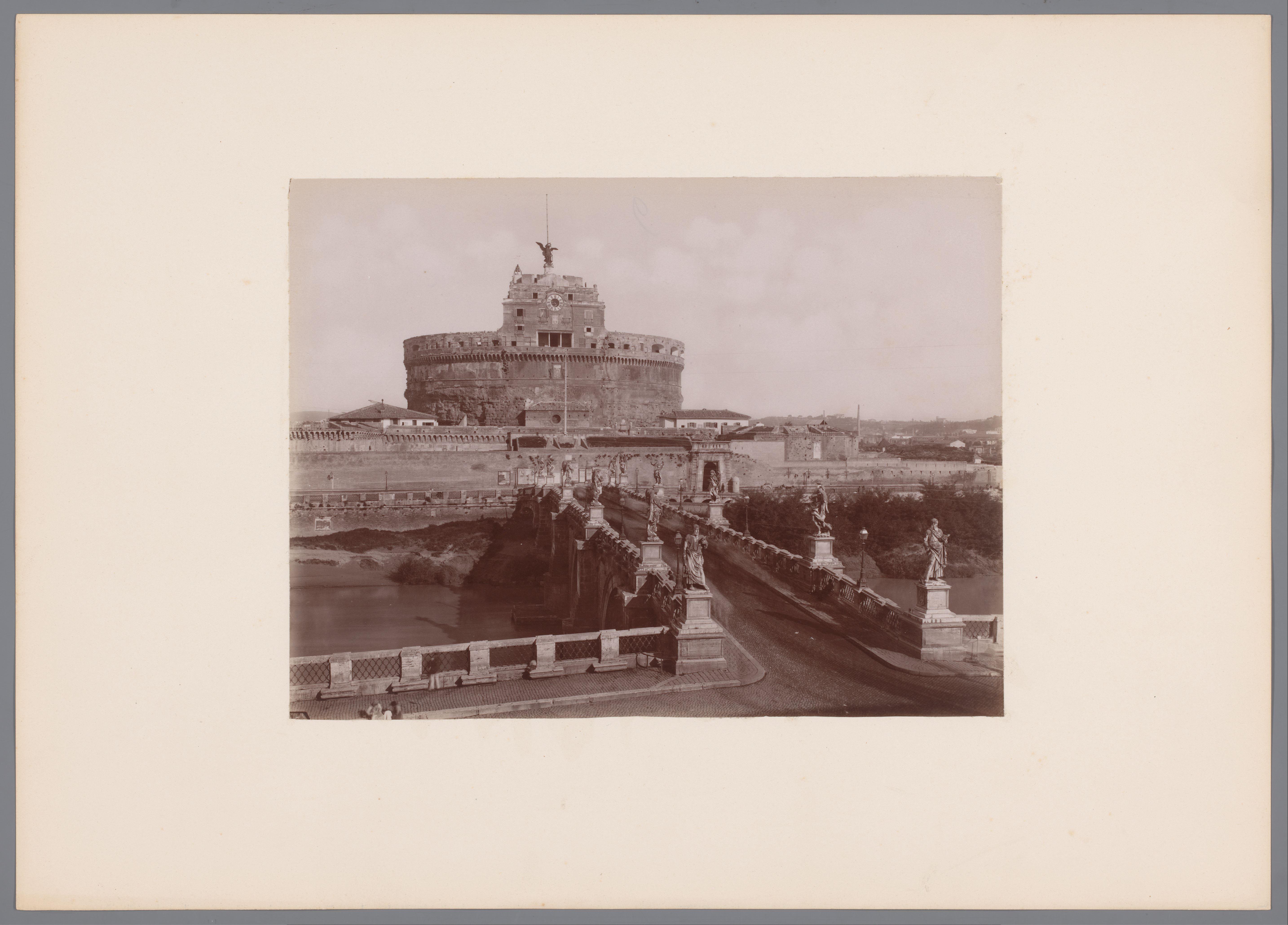 Gezicht op de Engelenbrug en Engelenburcht te Rome, Italië