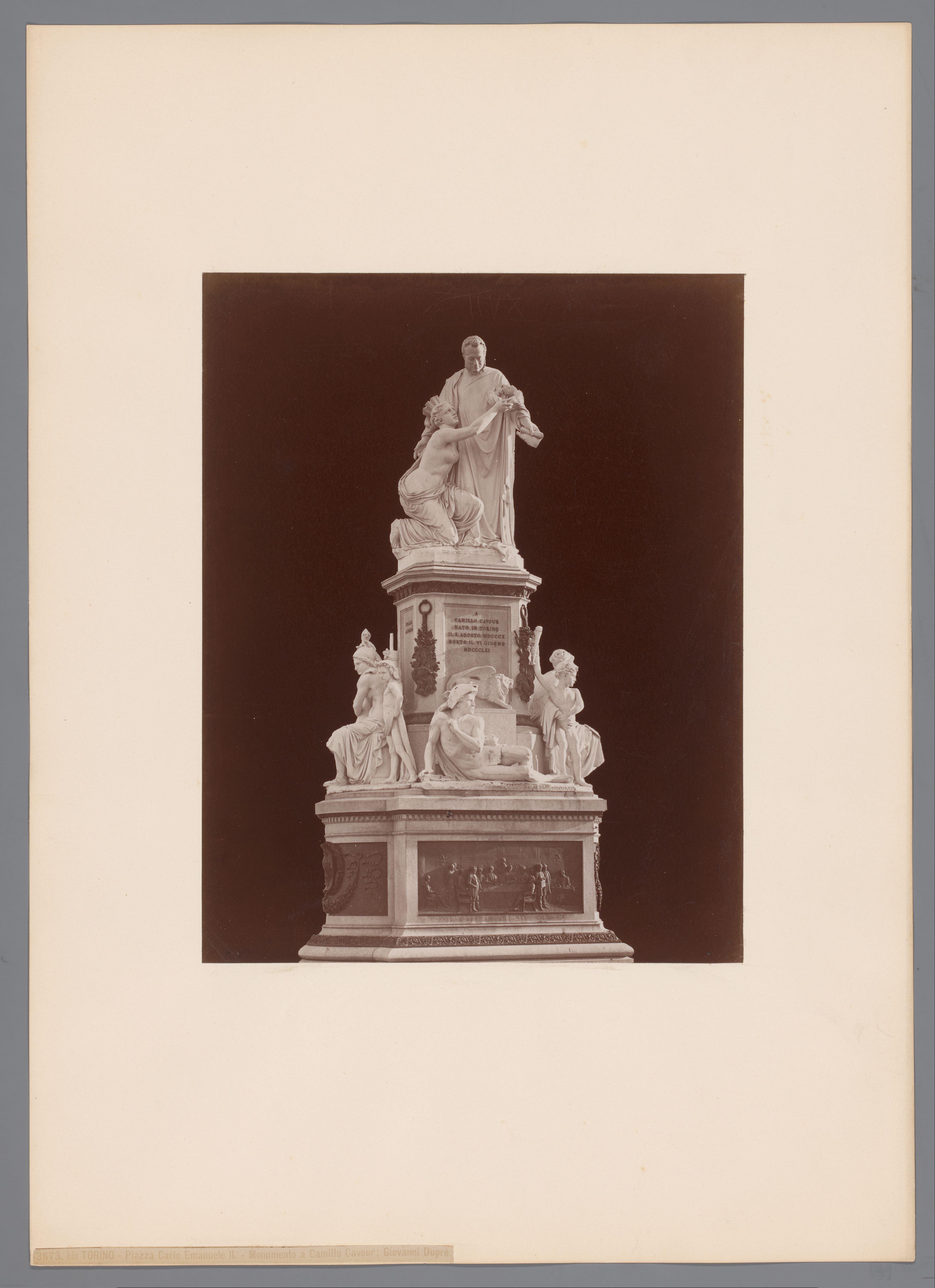 Monument voor Camillo Cavour op het Piazza Carlo Emanuele II te Turijn, Italië