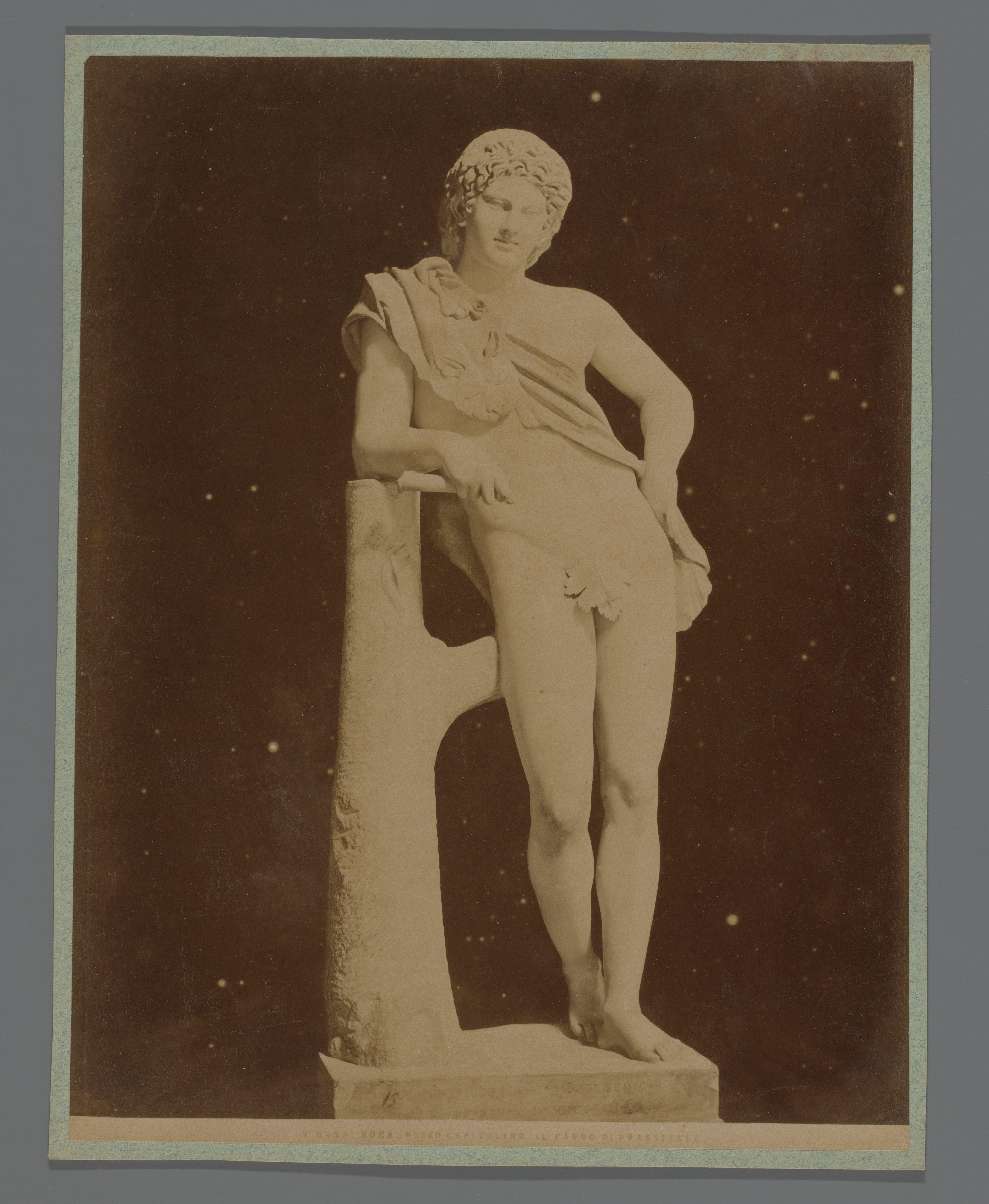 Sculptuur van de rustende satyr naar Praxiteles in de Capitolijnse Musea te Rome, Italië