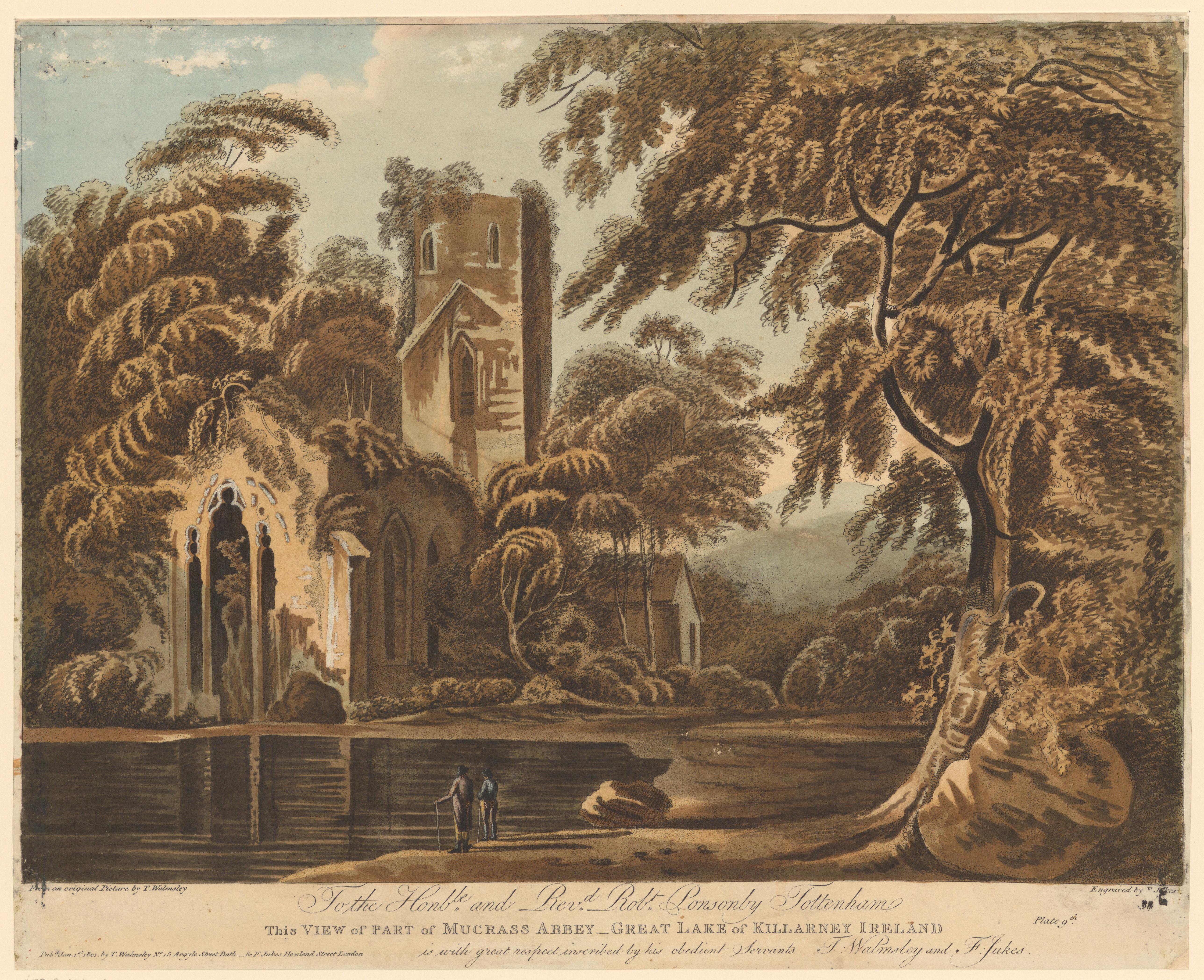 Gezicht op Muckross Abbey aan de oever van Lough Leane