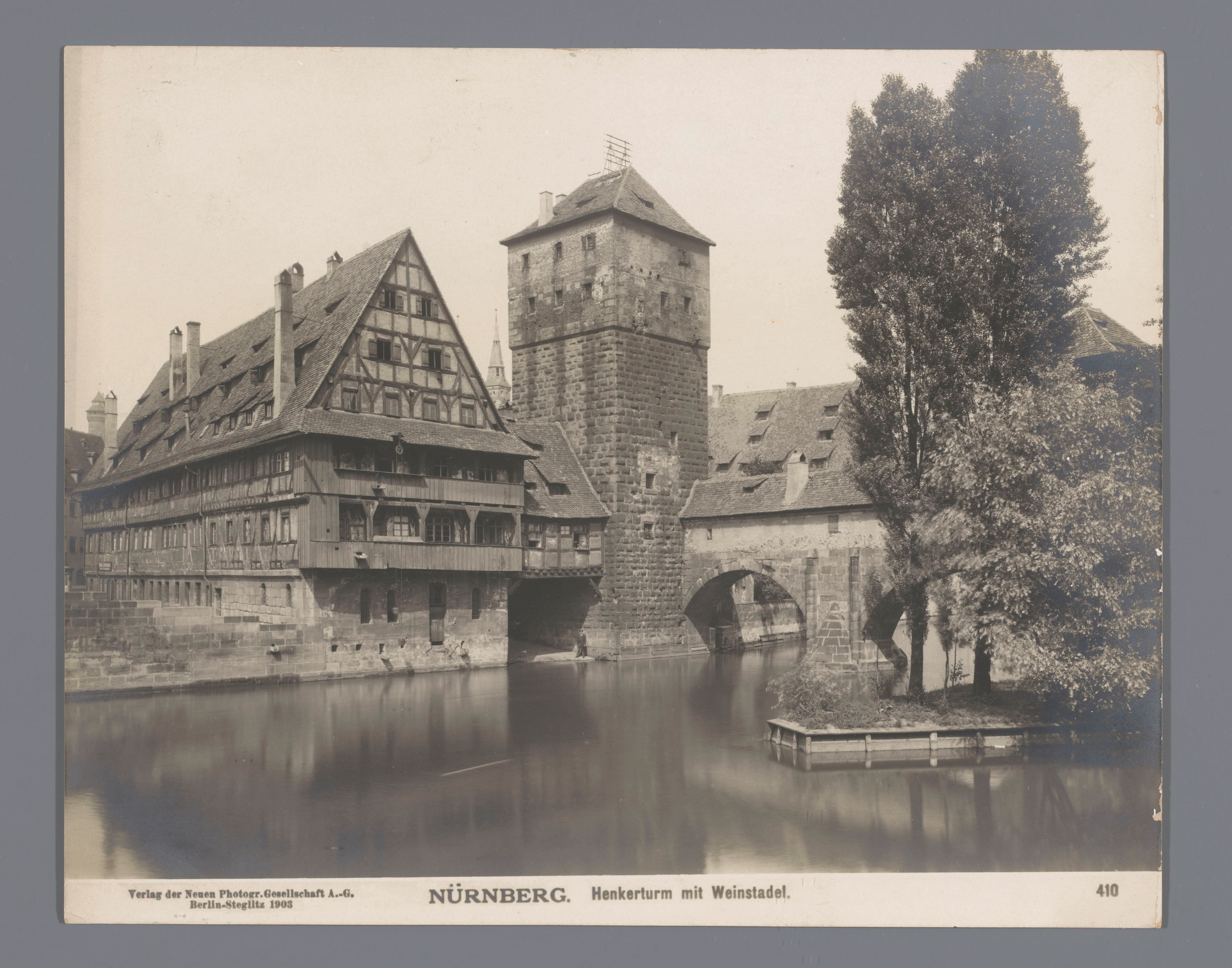 Henkerturm en Weinstadel aan de Pegnitz te Neurenberg