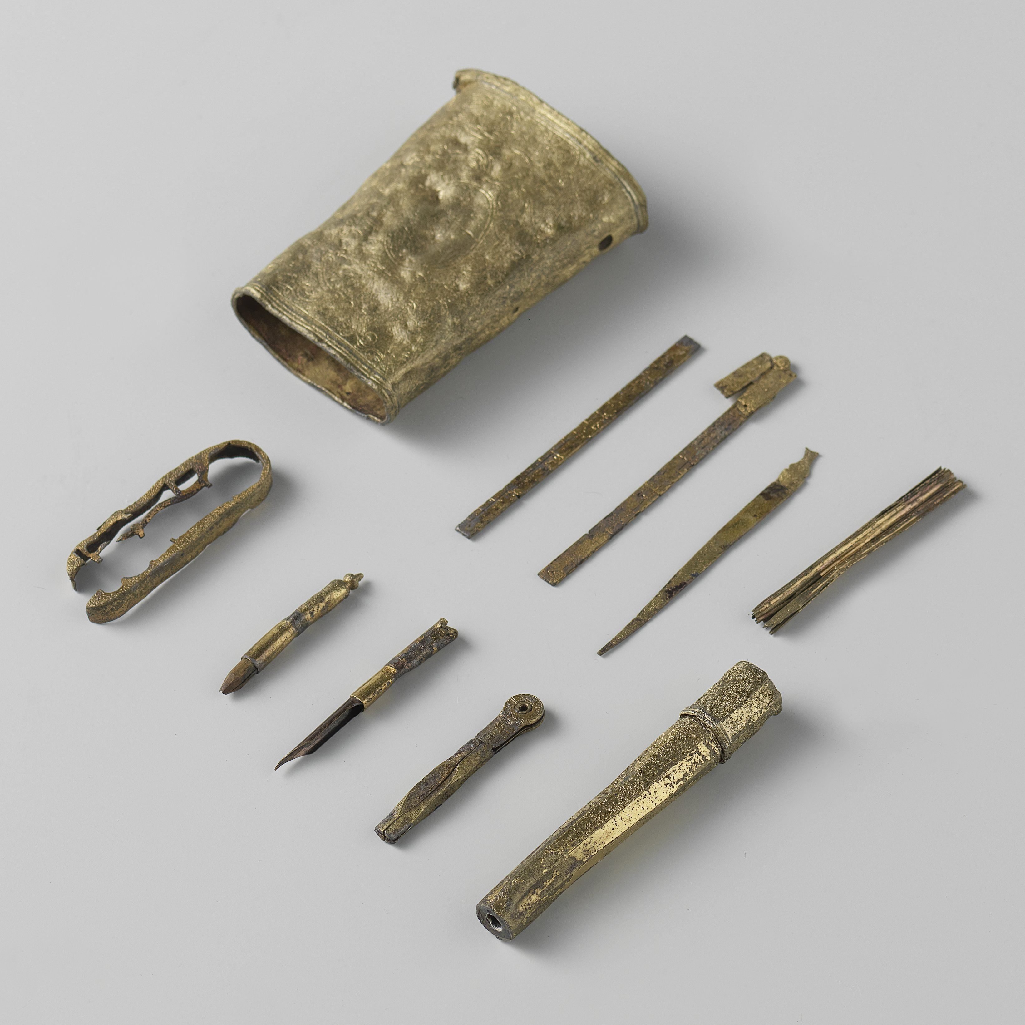 Necessaire met tekeninstrumenten uit het wrak van de Oost-Indiëvaarder Hollandia