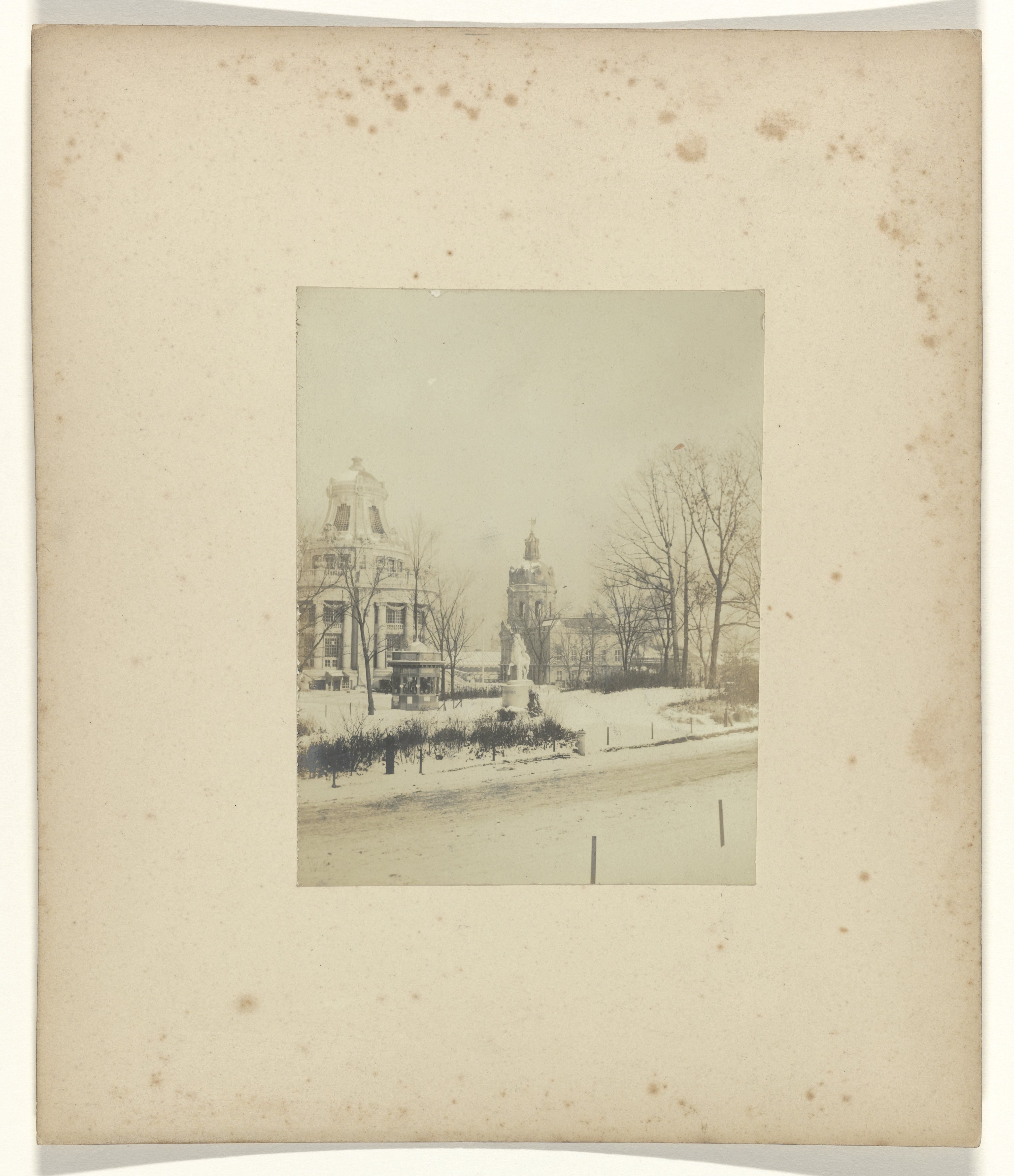 Gezicht op het West Pavillion (met Italiaans restaurant) op het terrein van de wereldtentoonstelling in St. Louis (Louisiana Purchase Exposition), 1904