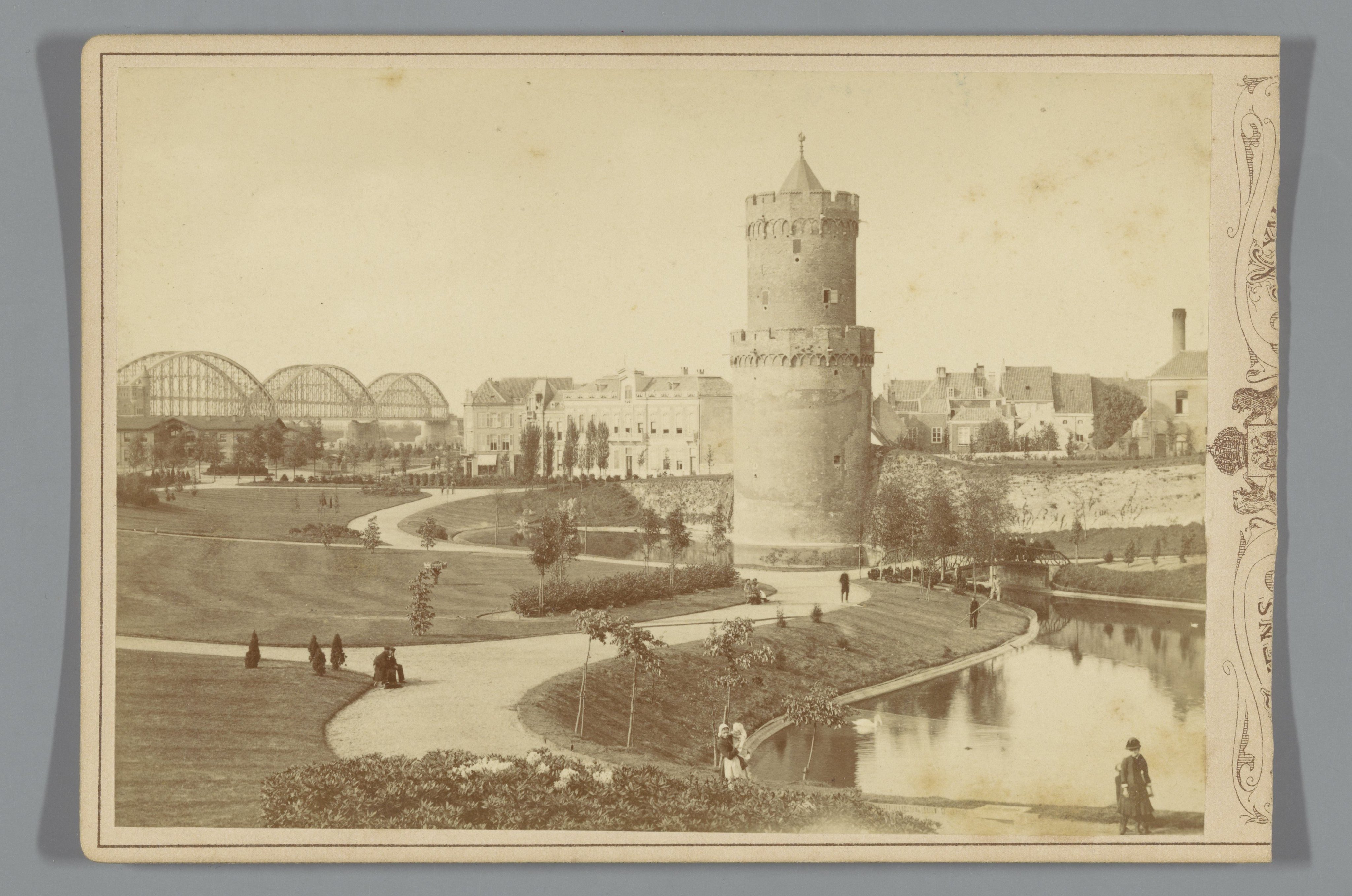 Kronenburgerpark met de Kruittoren, Nijmegen