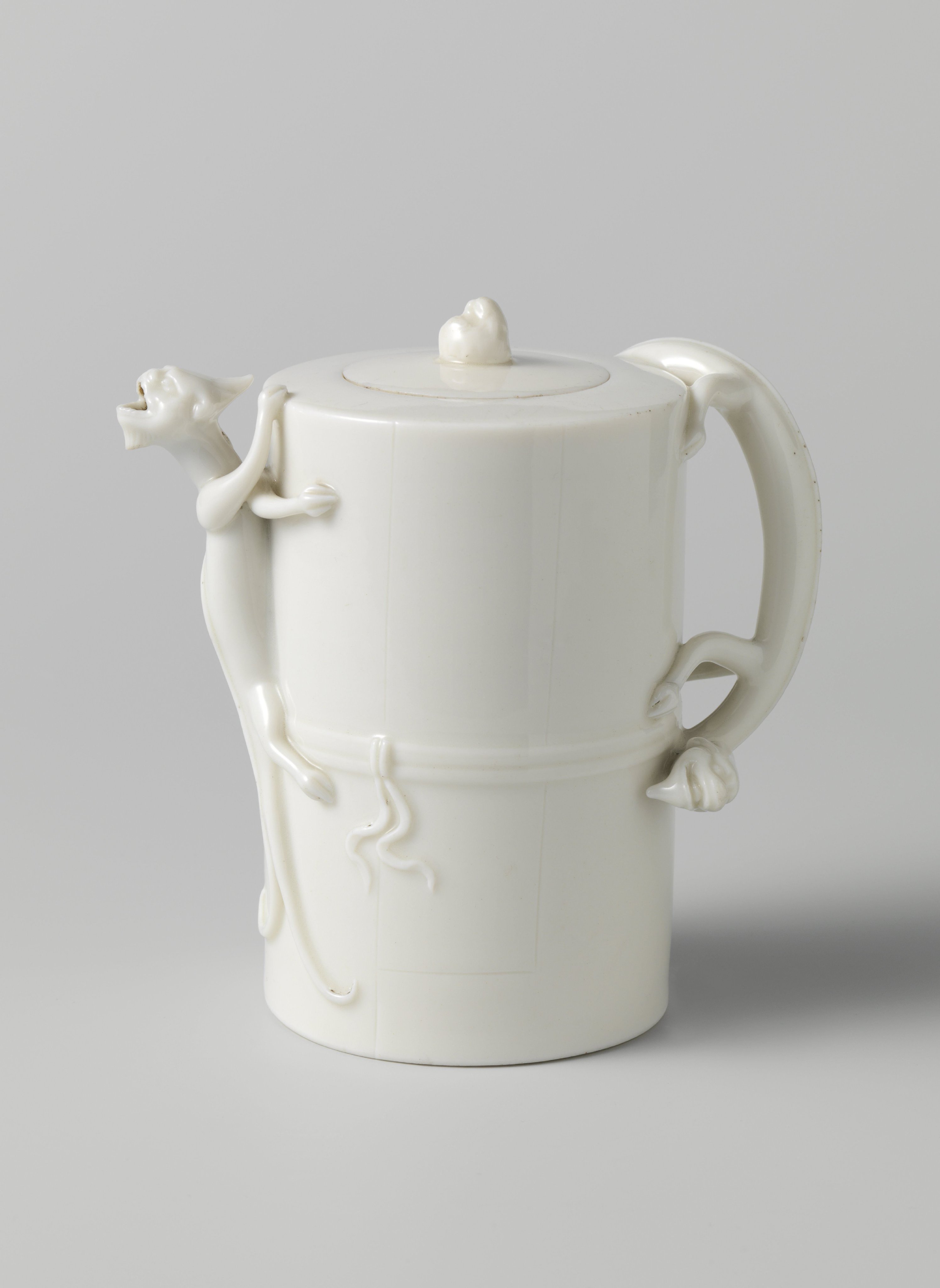 Cylindrical wine ewer with dragon-shaped spout and handle