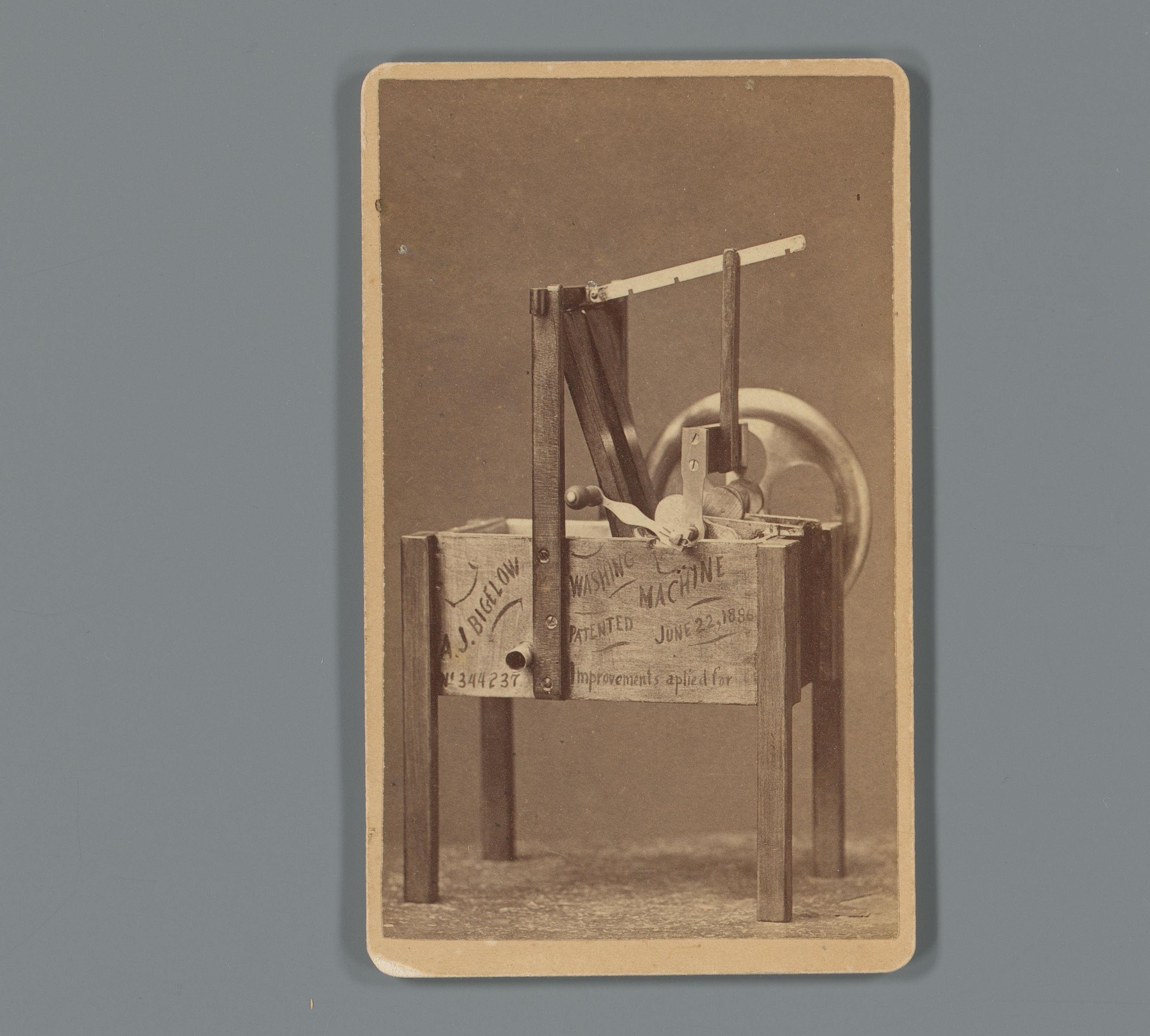 Wasmachine van A.J. Bigelow, gepatenteerd in 1896