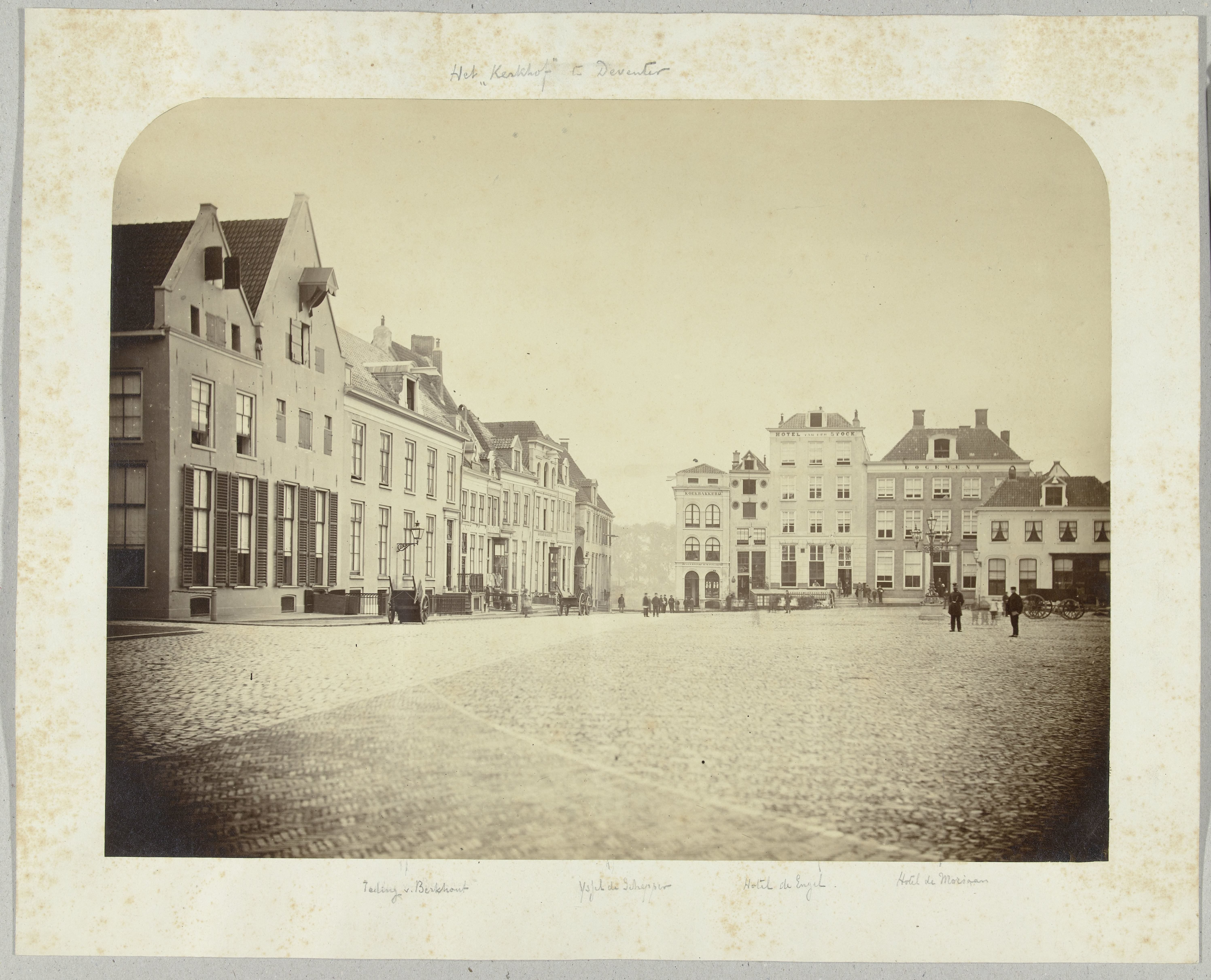Gezicht op het Grote Kerkhof te Deventer