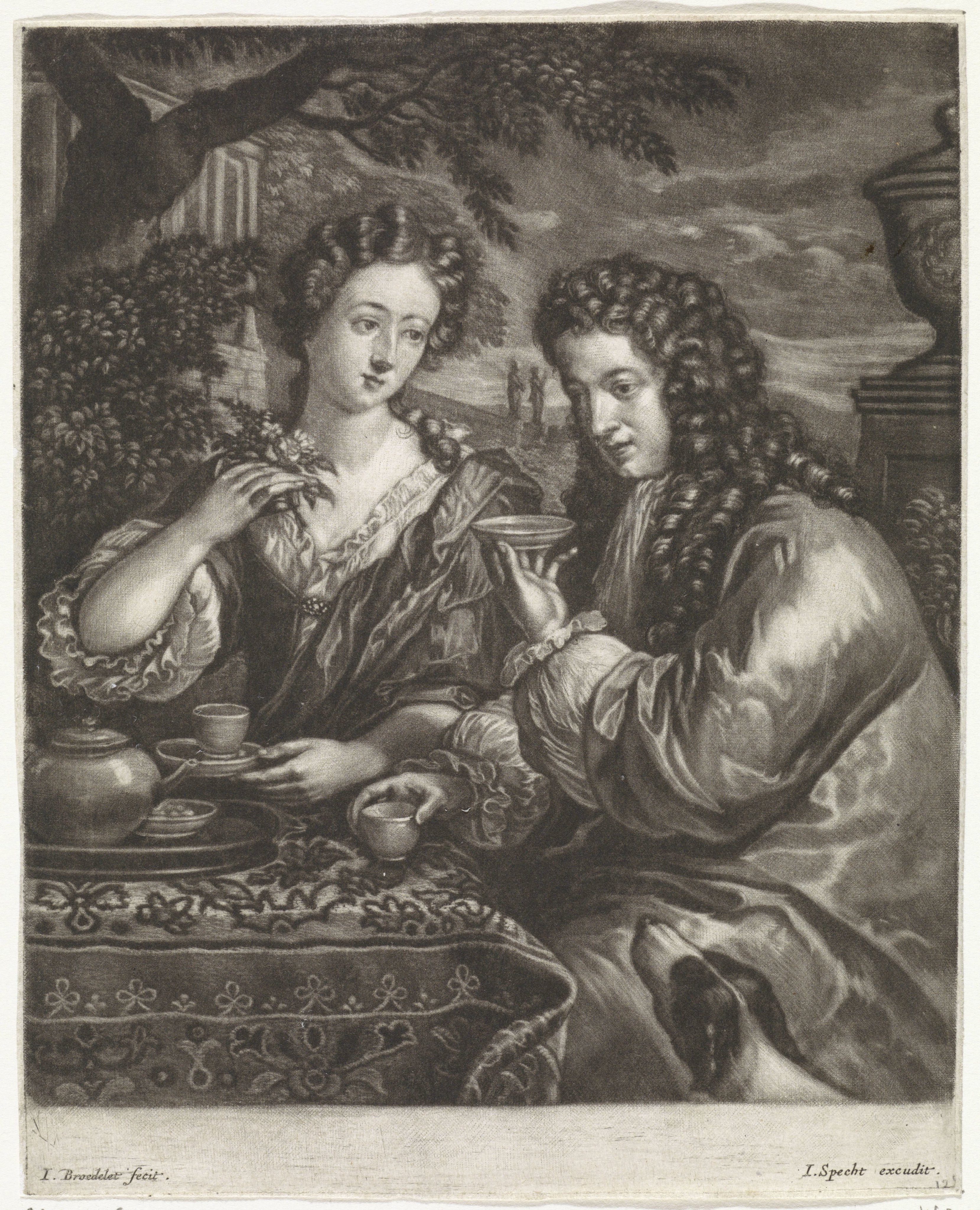 Een man en vrouw drinken koffie of thee in de tuin