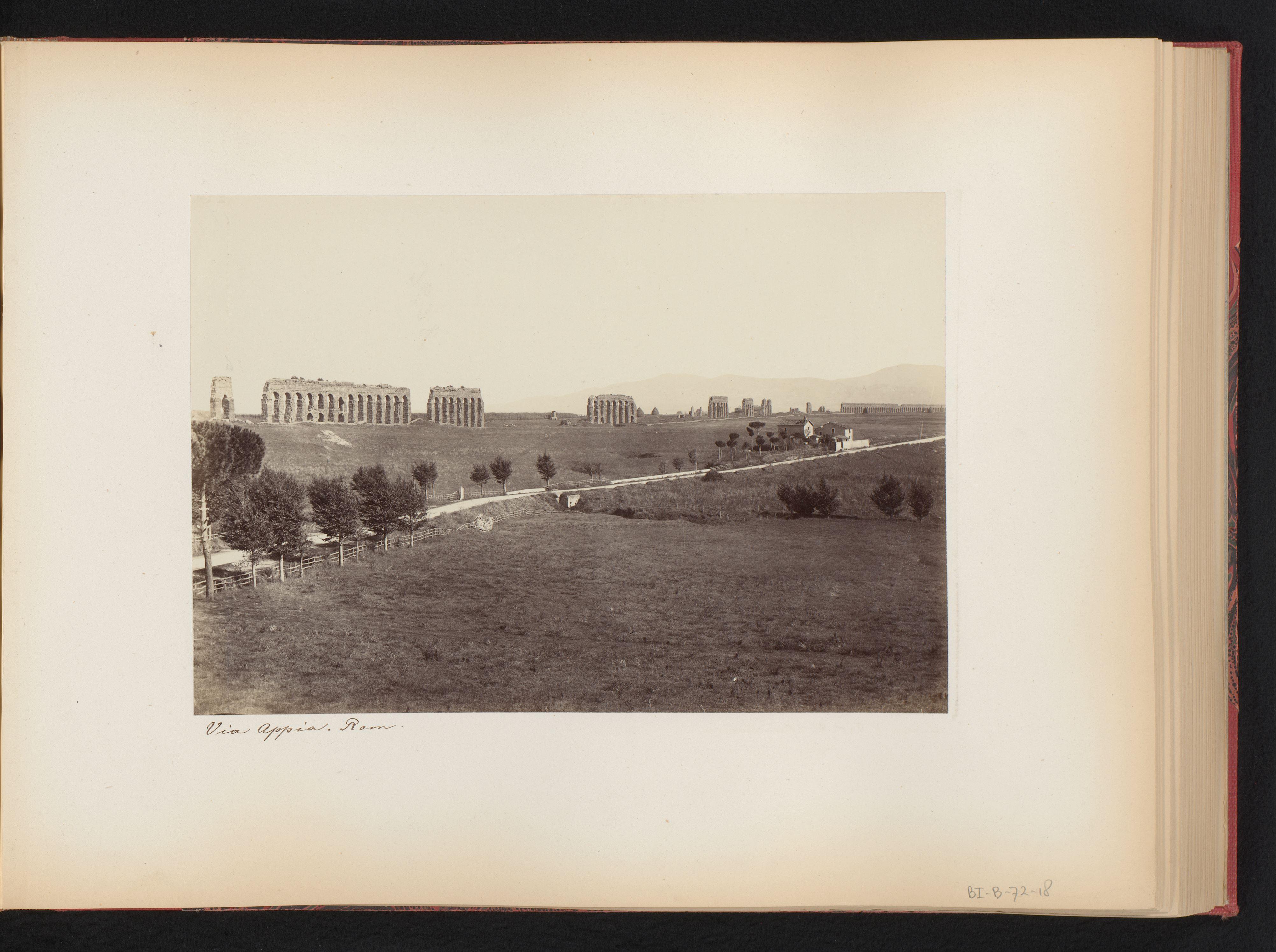 Gezicht op de Via Appia bij Rome, Italië