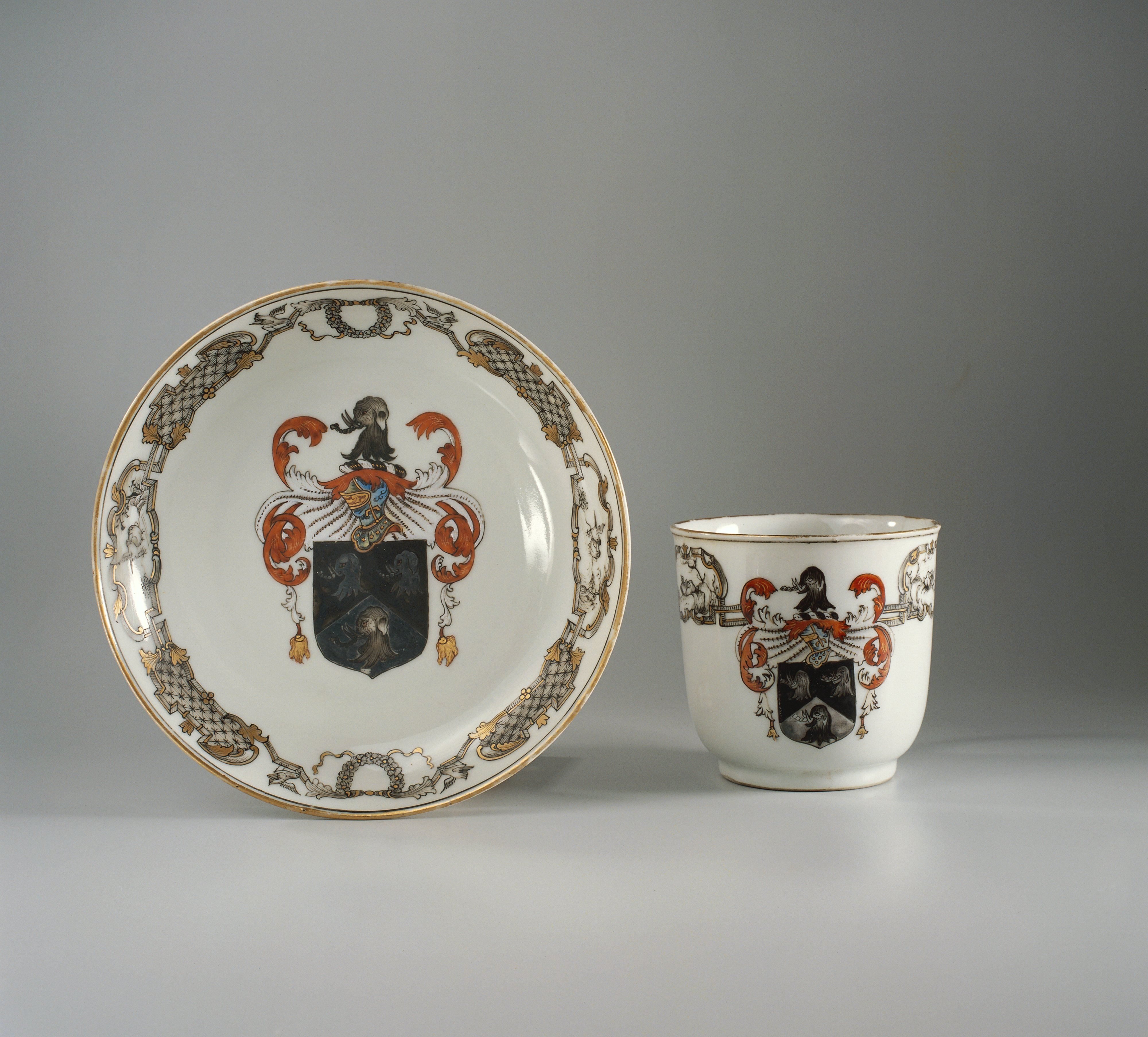 Cup with handle and saucer with the arms of the Saunders family