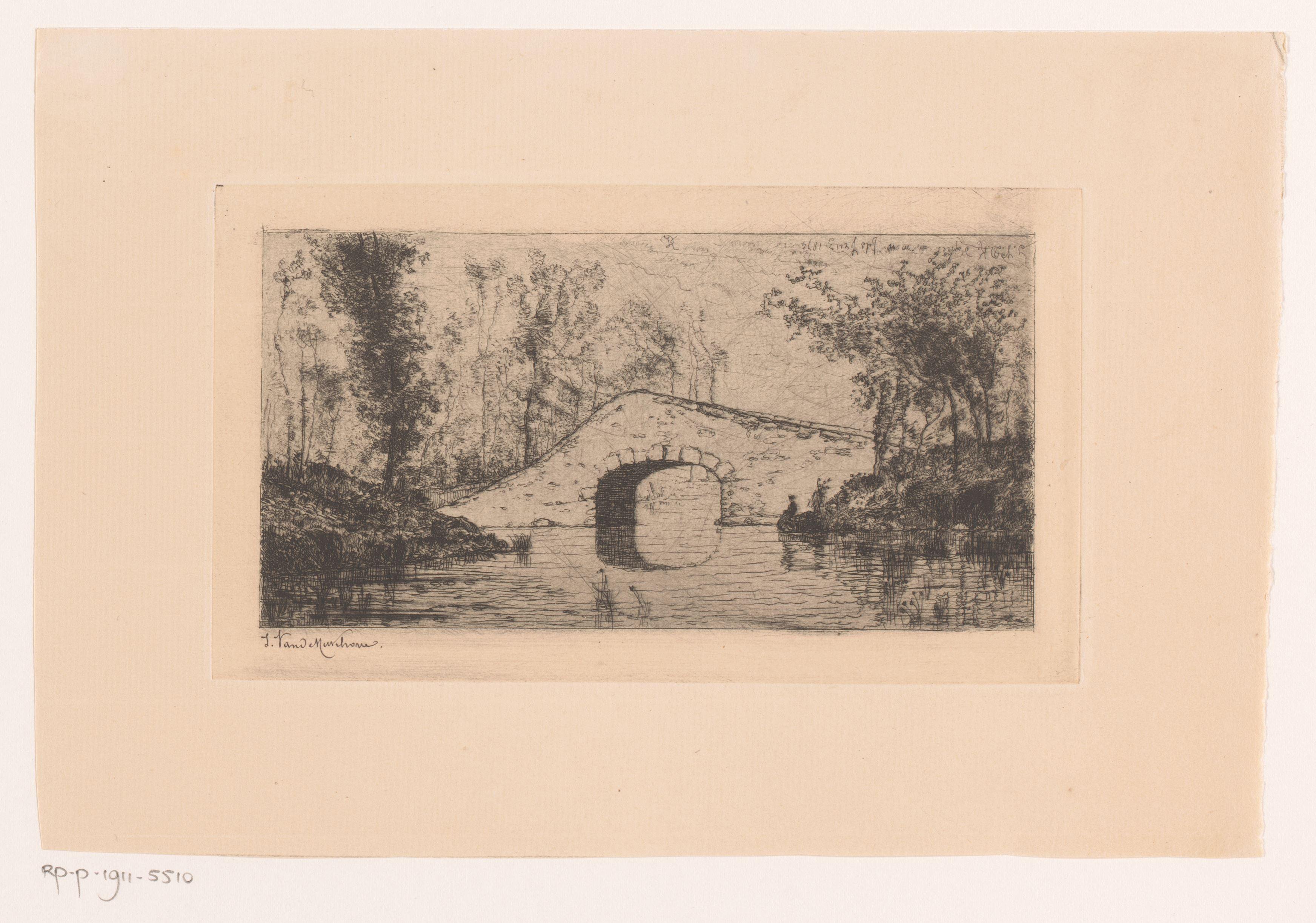 Grote stenen brug over een rivier
