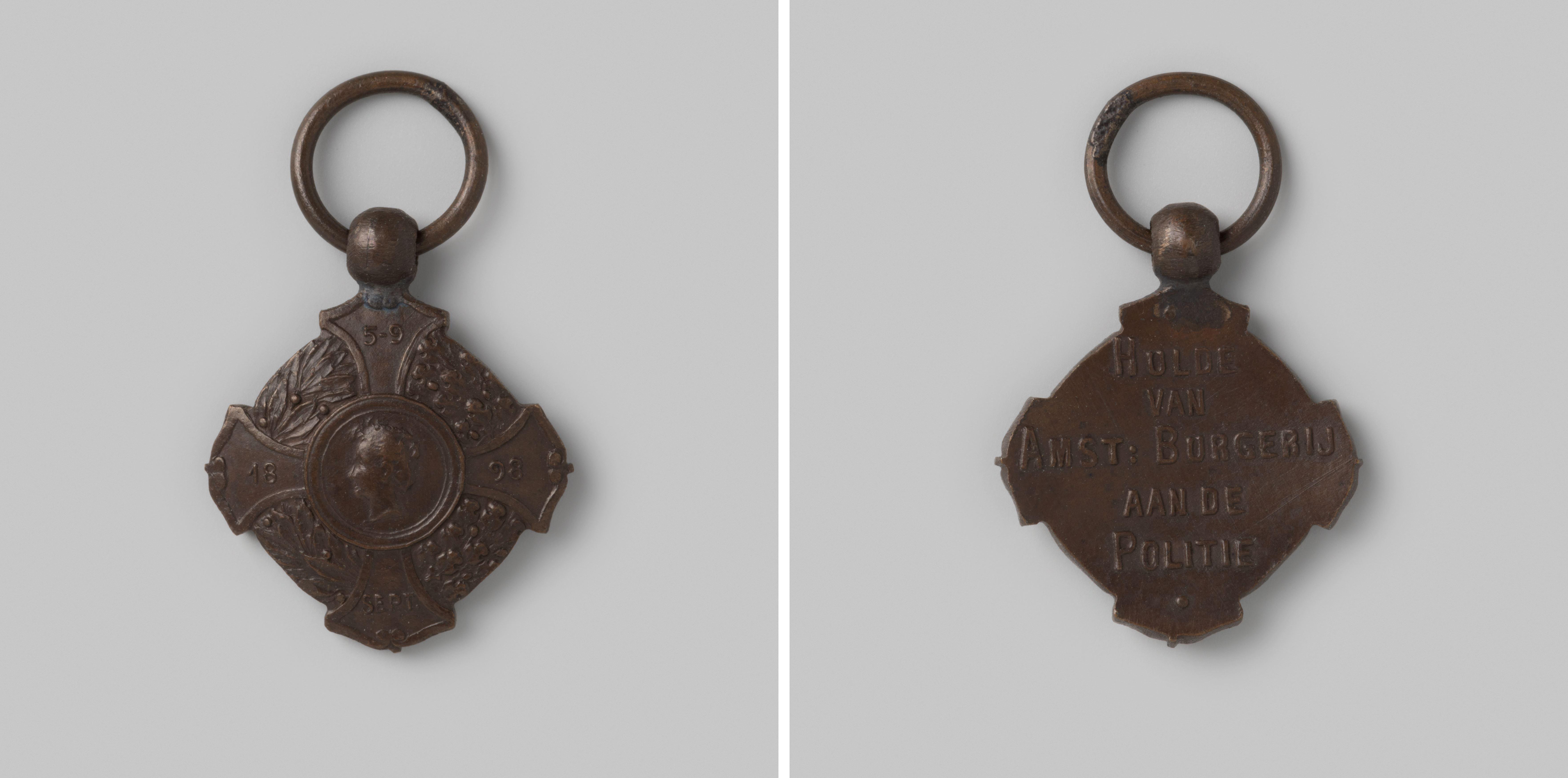 Hulde van de Amsterdamse burgerij aan de politie bij de inhuldiging van Koningin Wilhelmina 1898