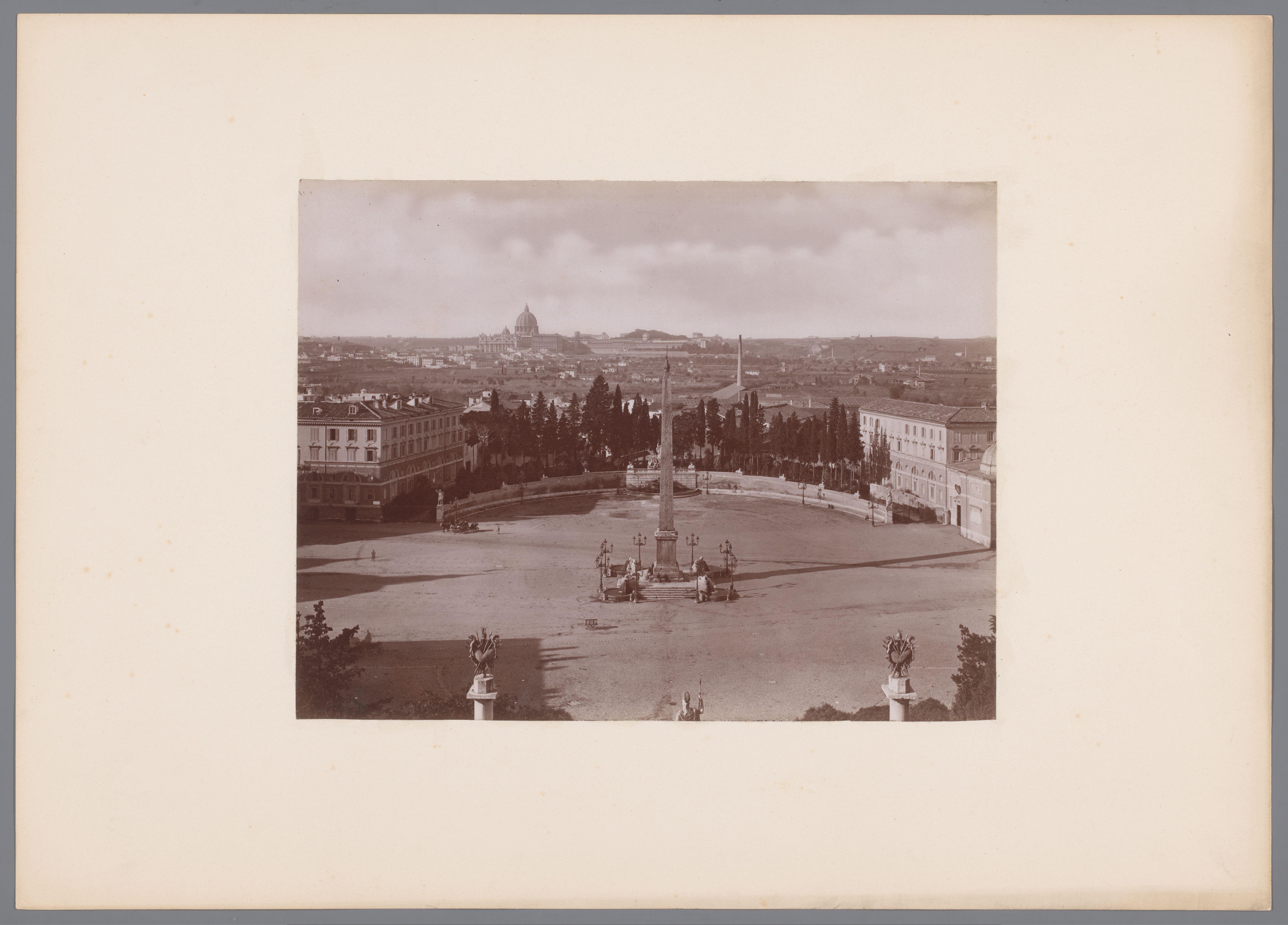 Gezicht op het Piazza del Popolo en Rome vanaf de heuvel Pincio, Italië