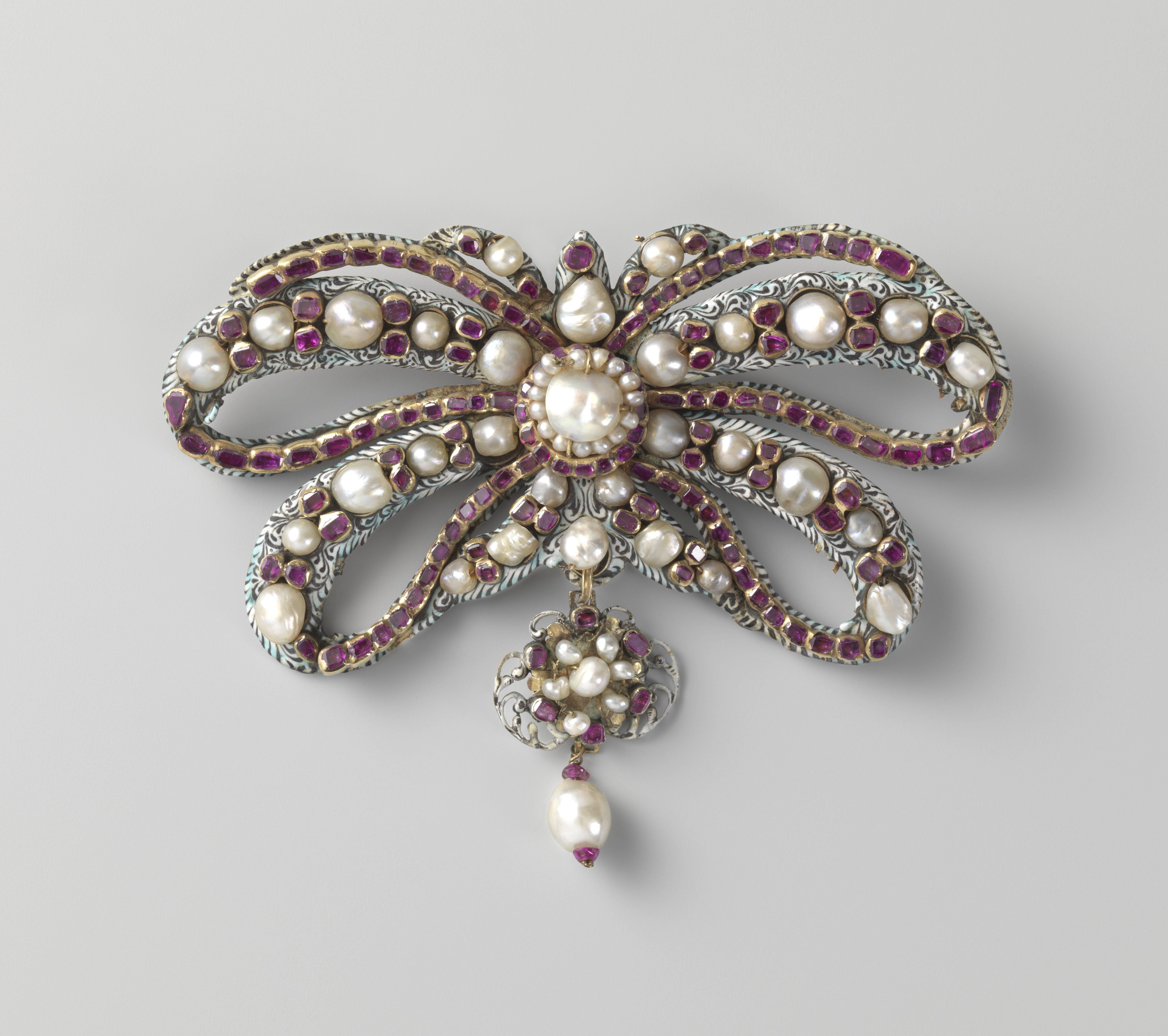 Bow brooch