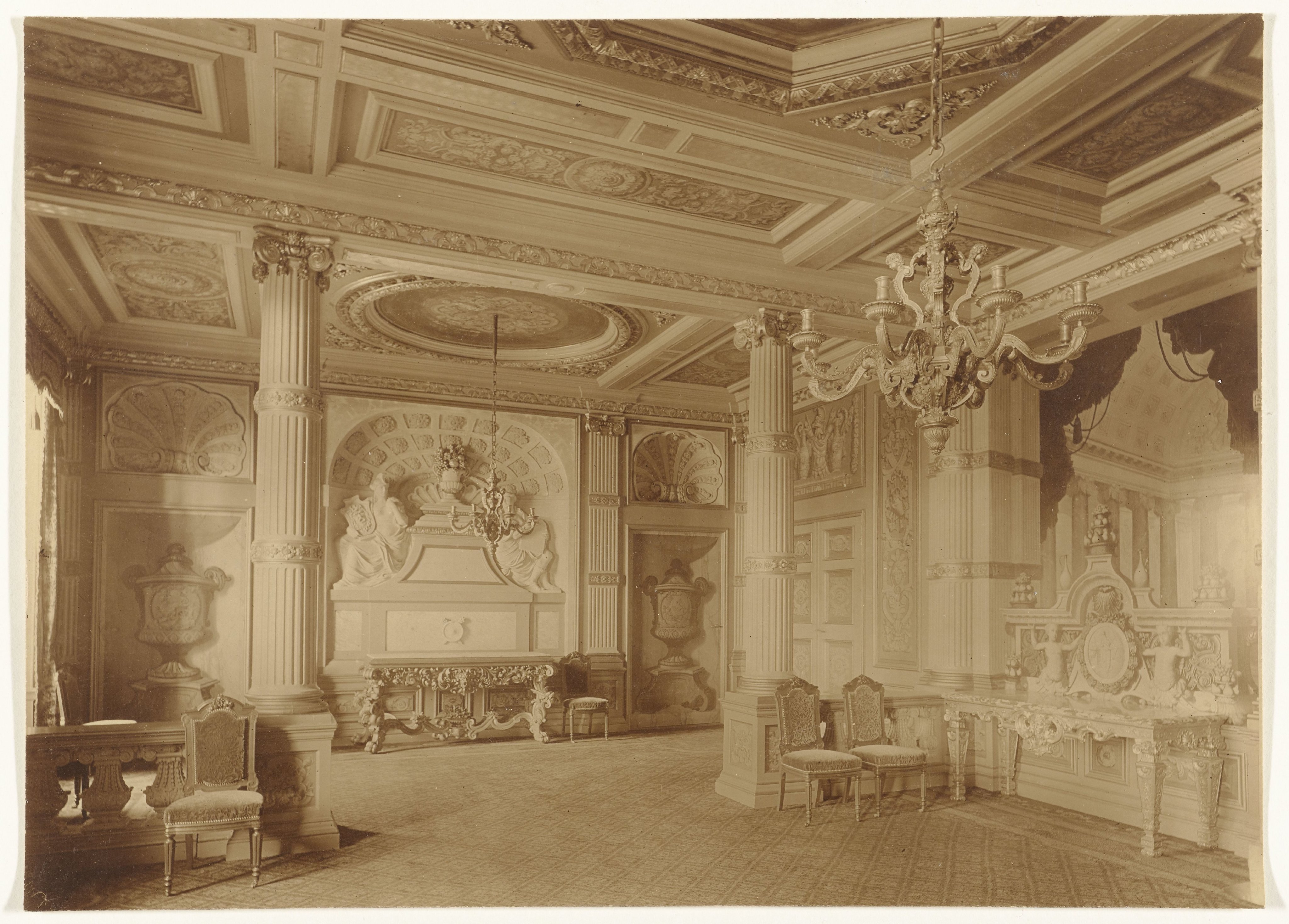 Gezicht in de Kleine Eetzaal van Paleis Het Loo in Apeldoorn