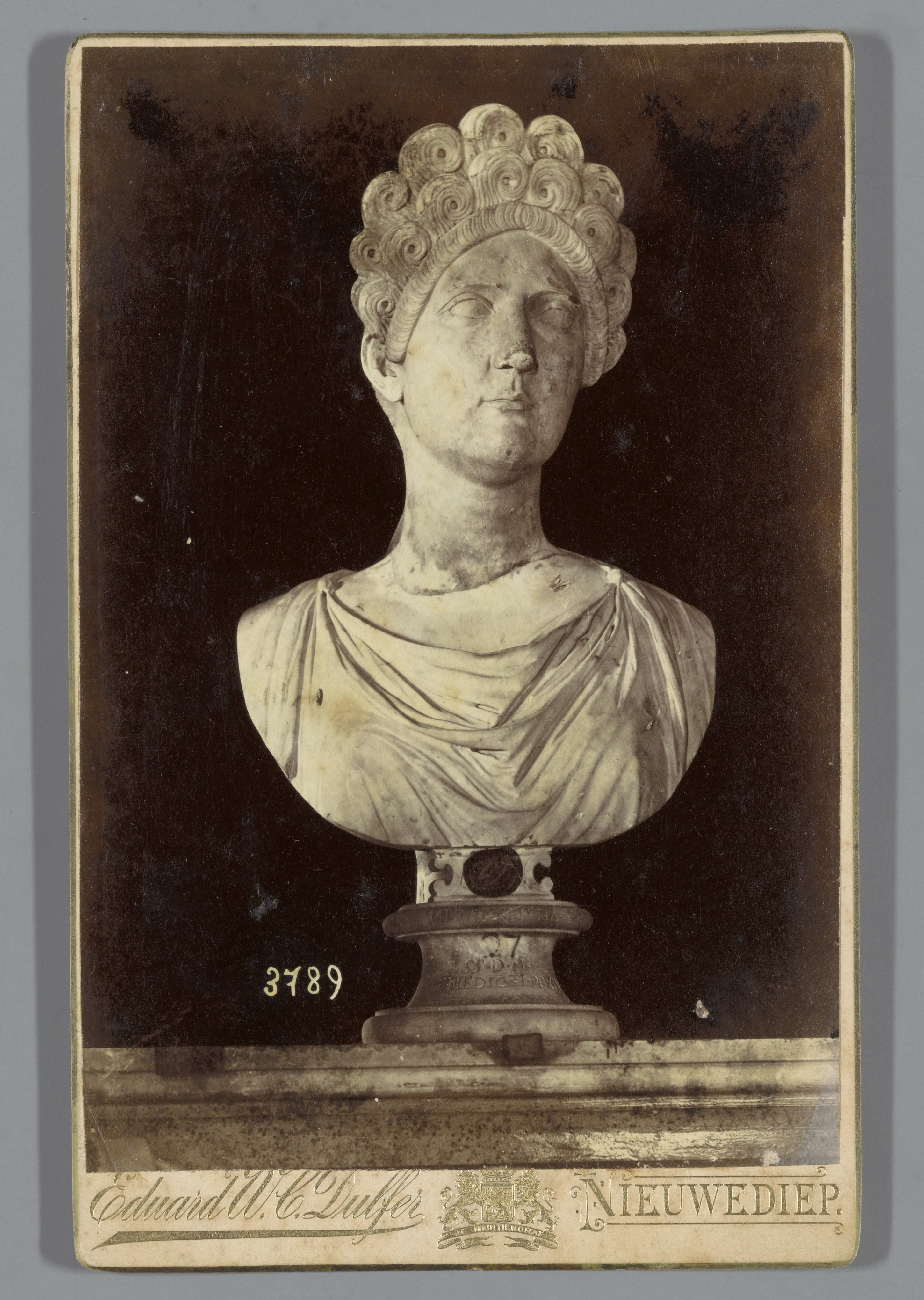Sculptuur van een onbekende Romeinse vrouw, mogelijk Ulpia Marciana