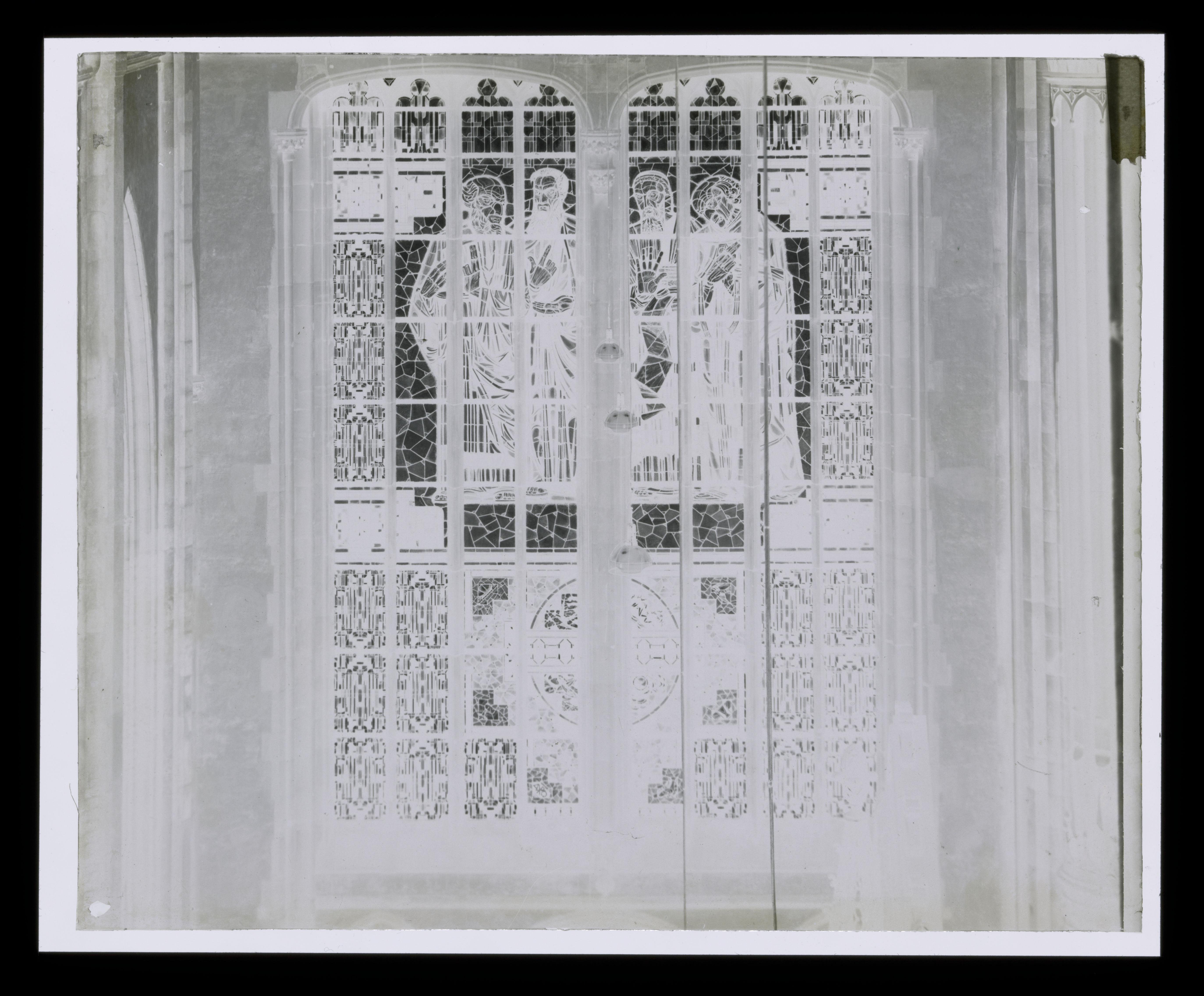 Fotoreproductie van het onderste deel van het Evangelistenraam gemaakt door Richard Nicolaüs Roland Holst in de Dom van Utrecht