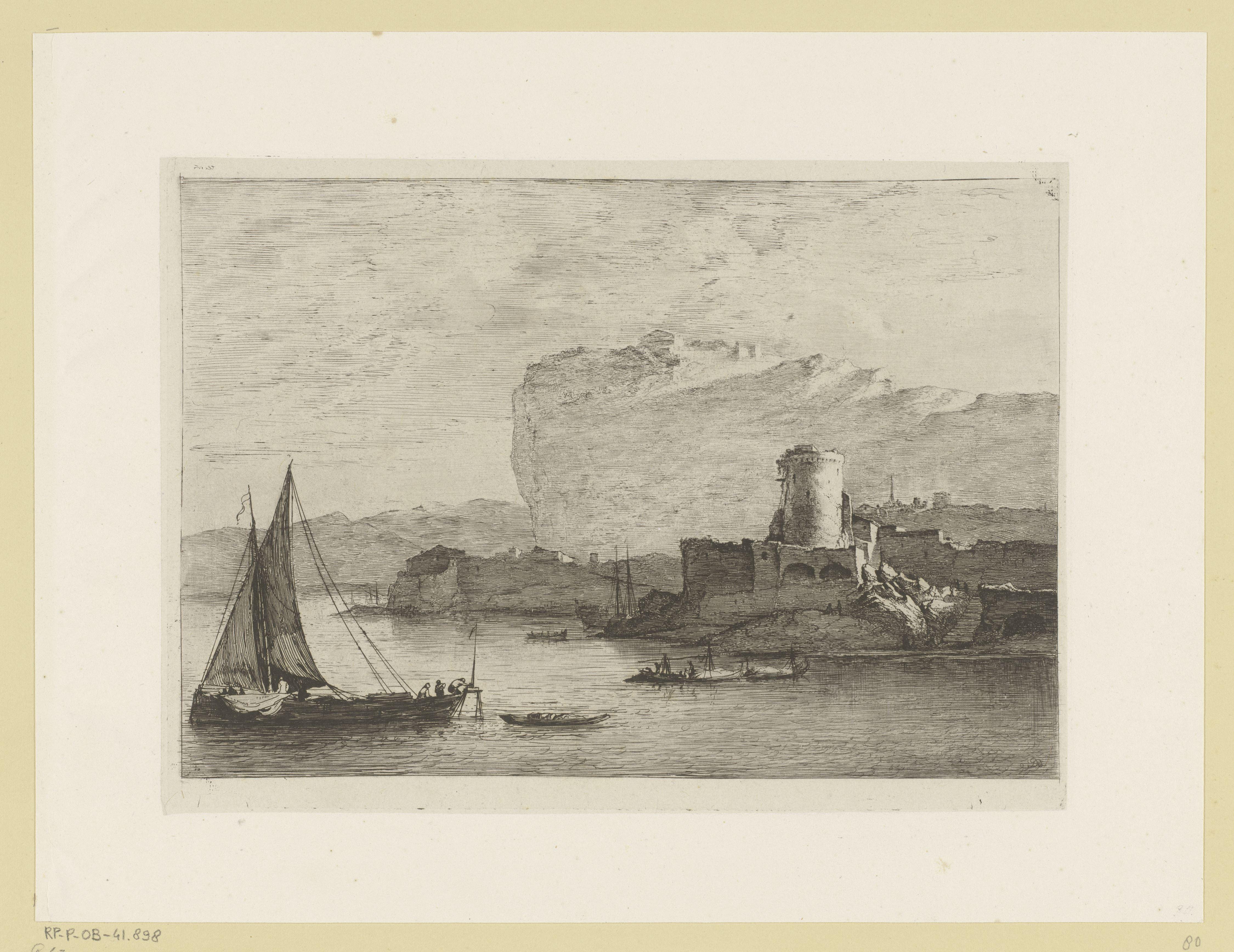 Berglandschap met een toren in een haven