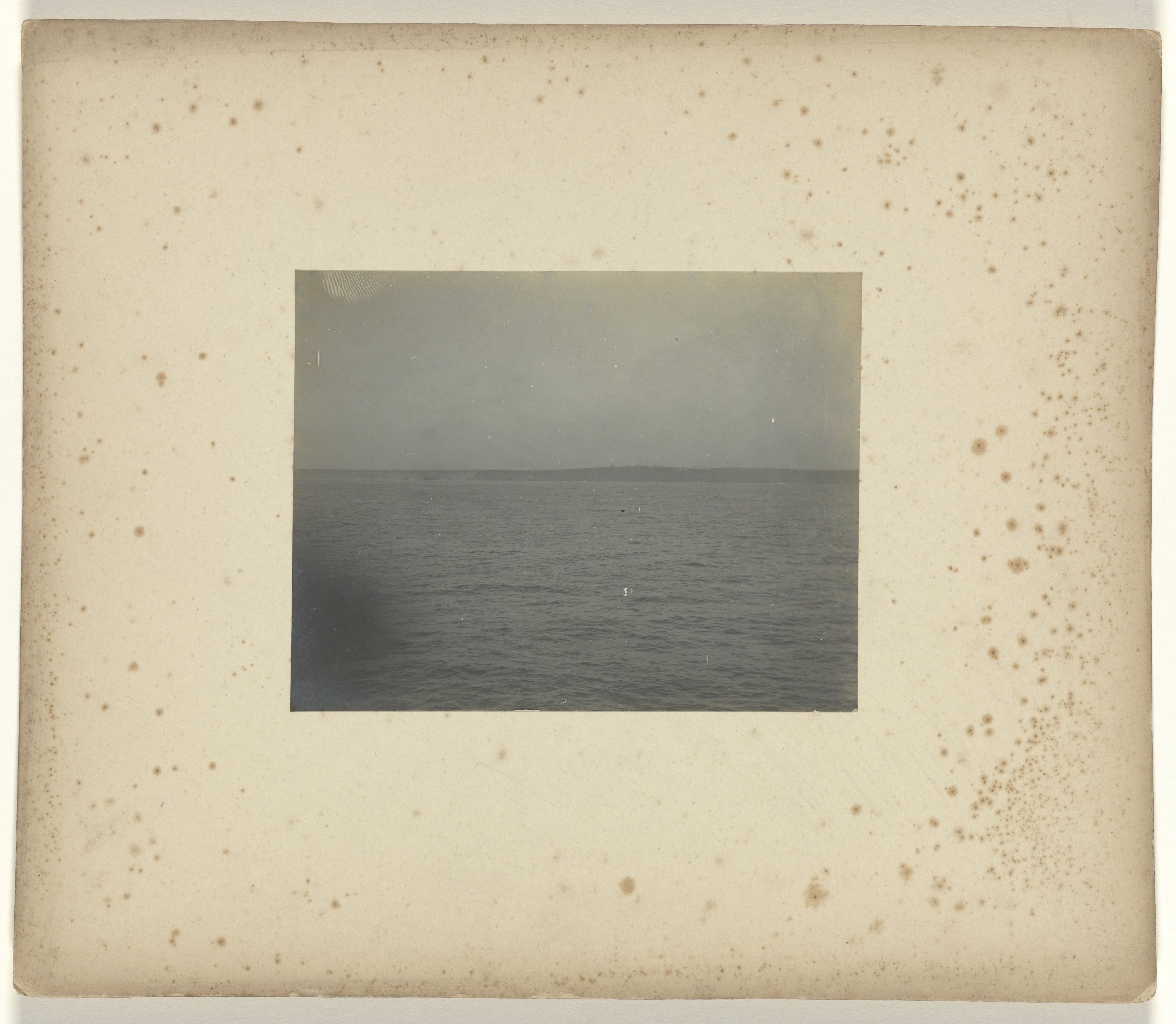 Gezicht over een meer of zee tijdens de wereldtentoonstelling in St. Louis (Louisiana Purchase Exposition), 1904
