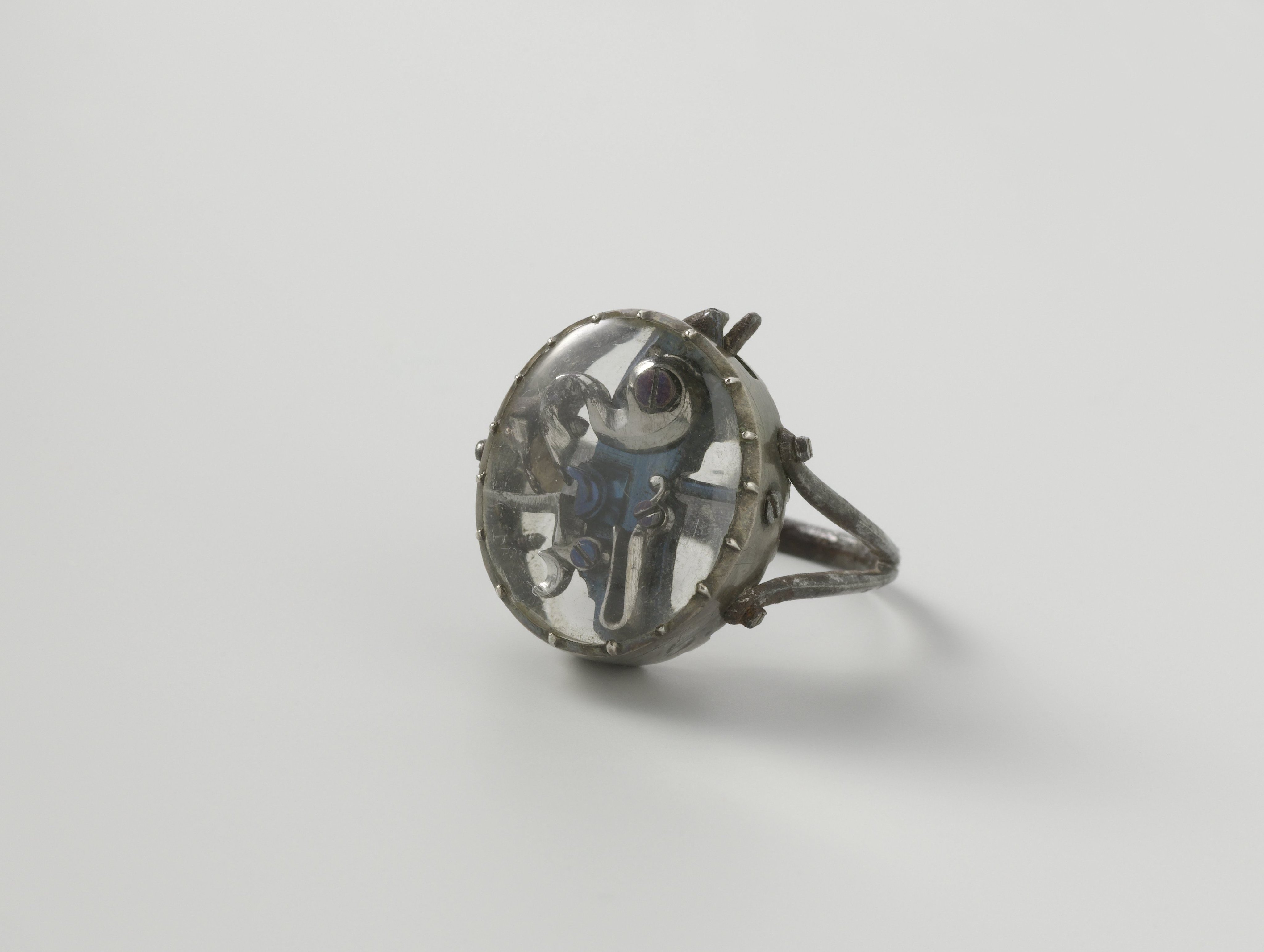 Ring met een vuursteenslot