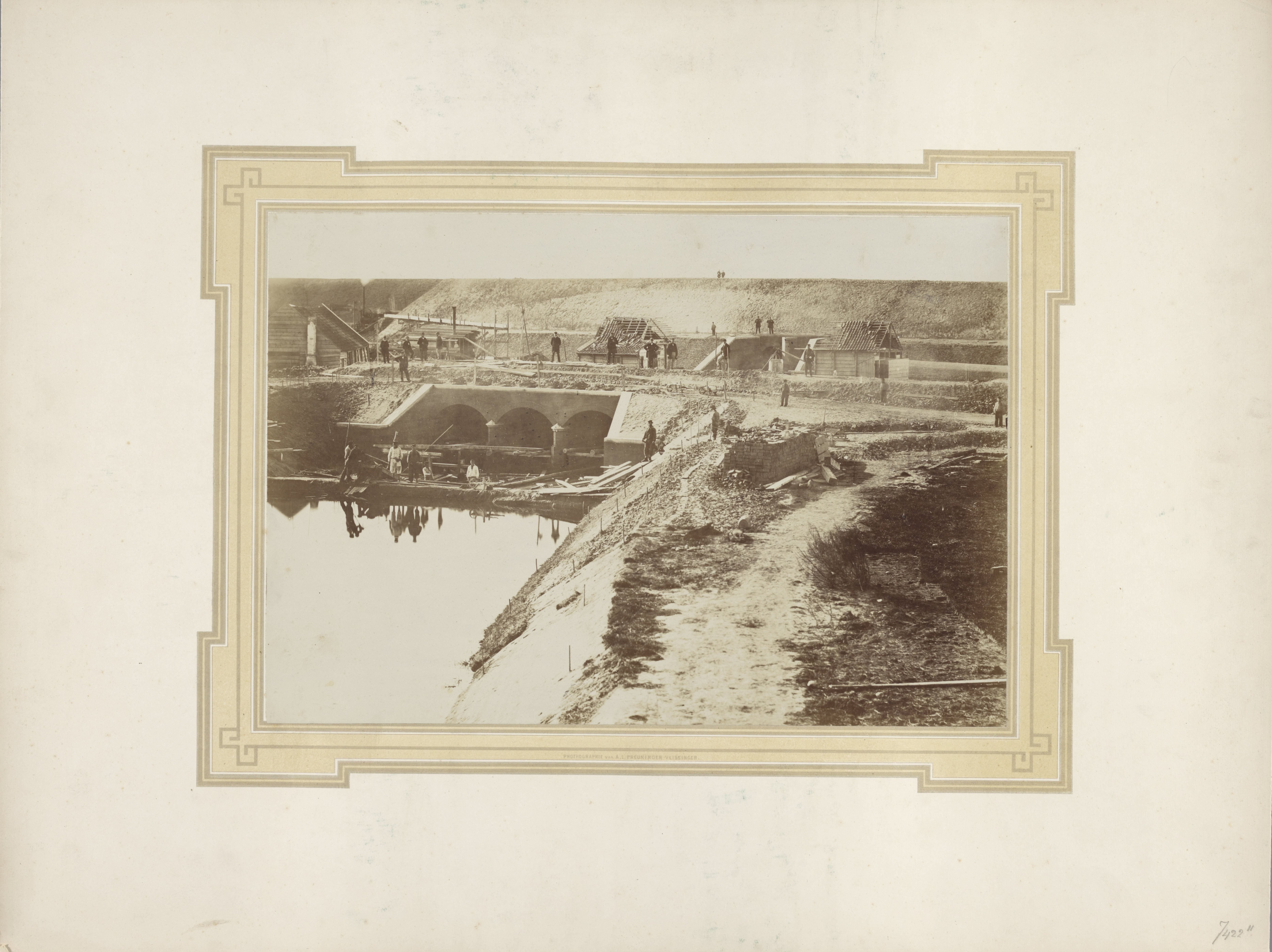 Wachtsluis bij de uitwateringssluis ten westen van Vlissingen