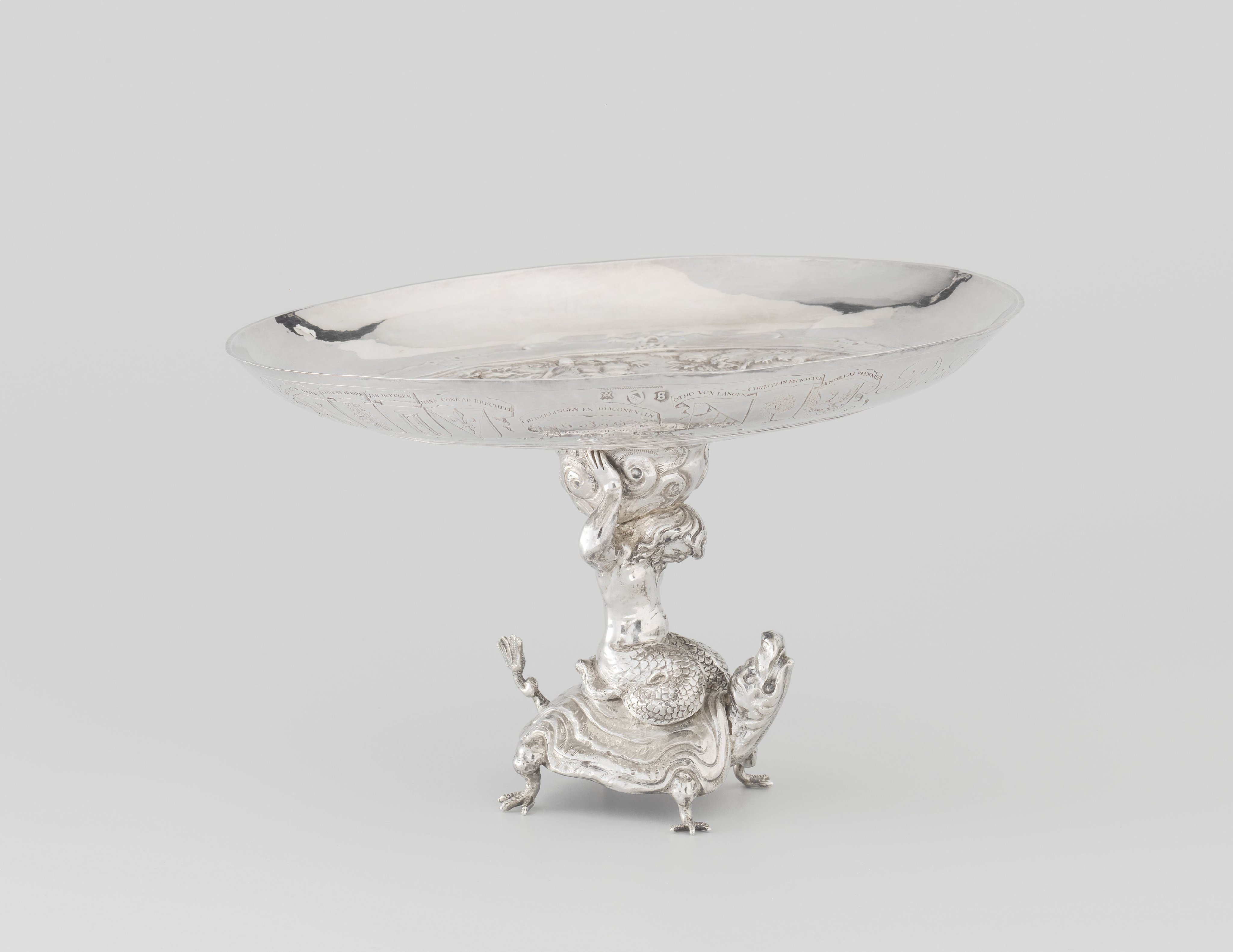 Tazza (drinkschaal op voet) met Jupiter en Io