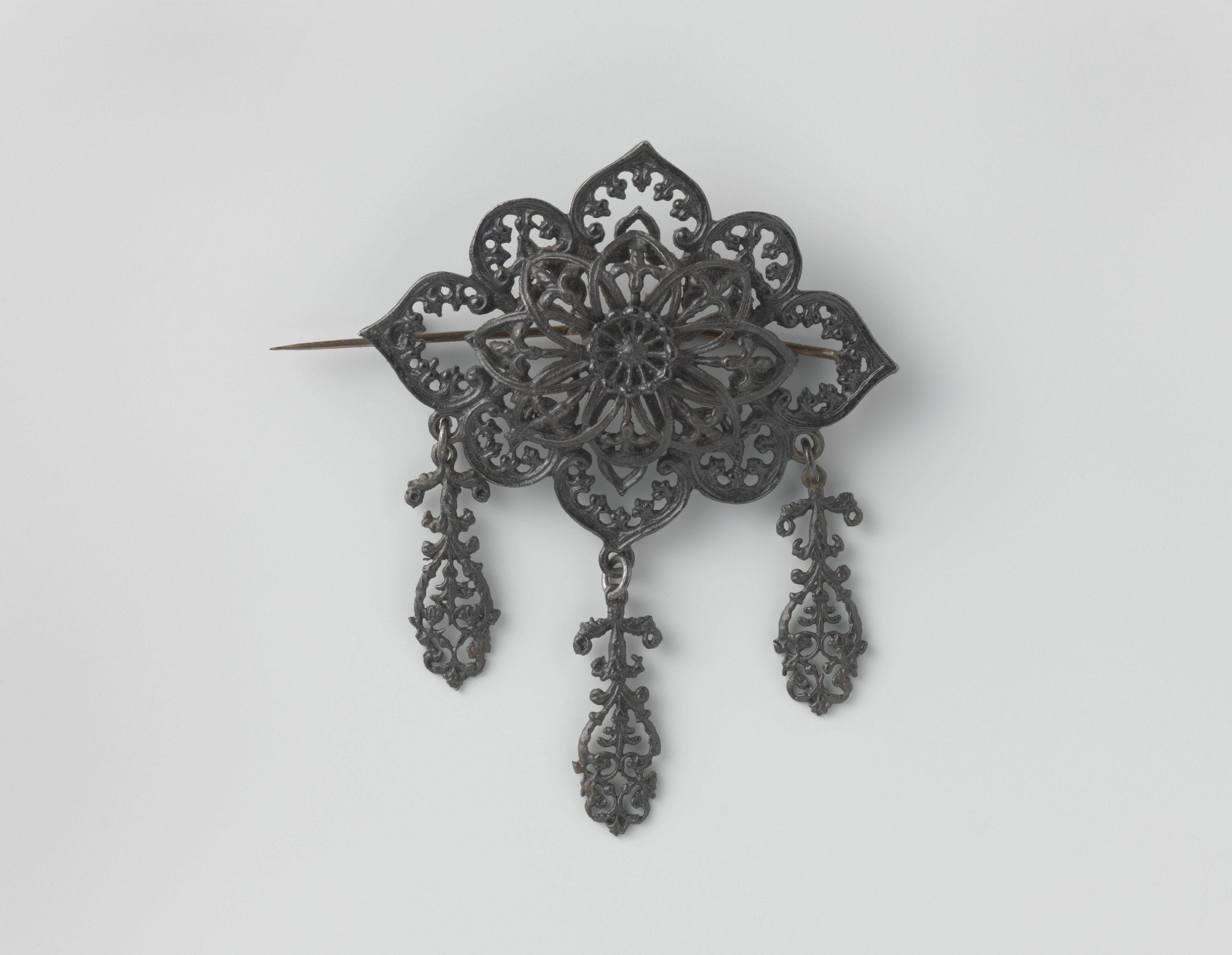 Broche