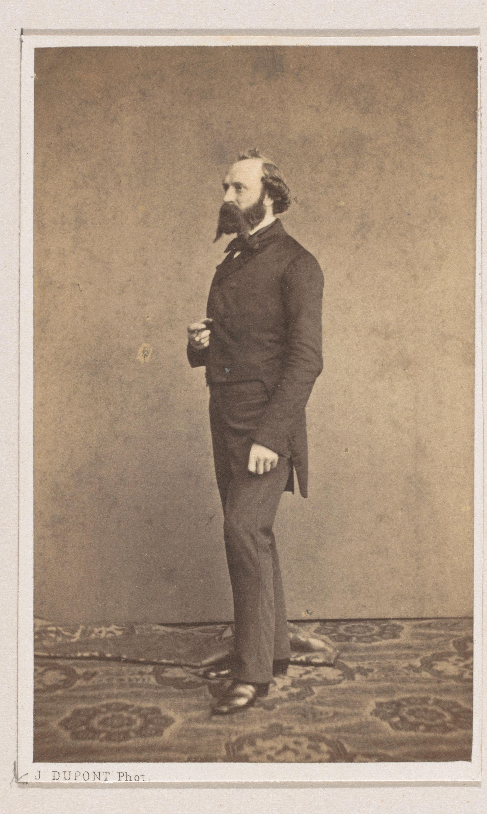 Portret van de schilder August de Wilde, ten voeten uit