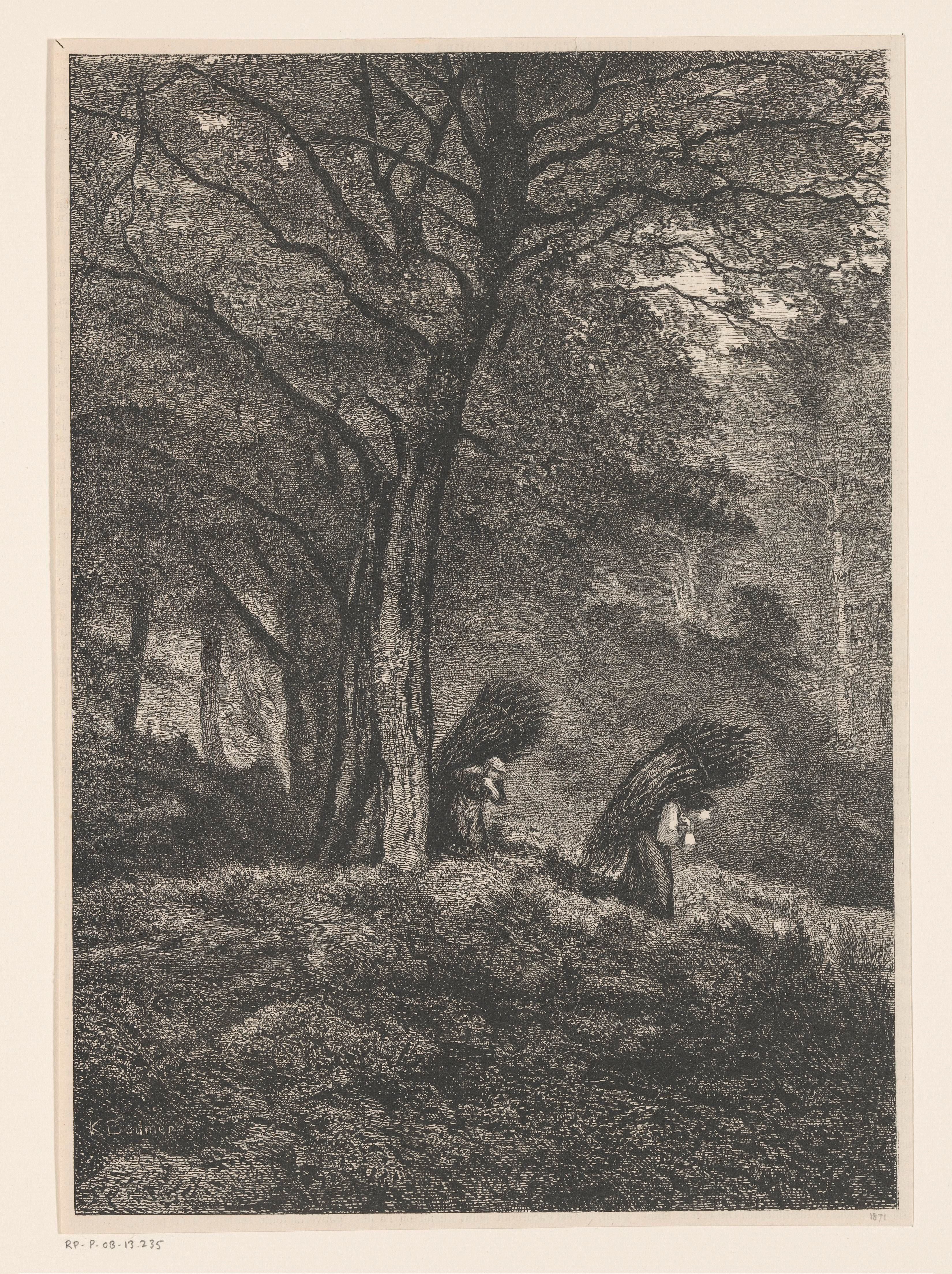 Twee vrouwen met takkenbossen in het bos