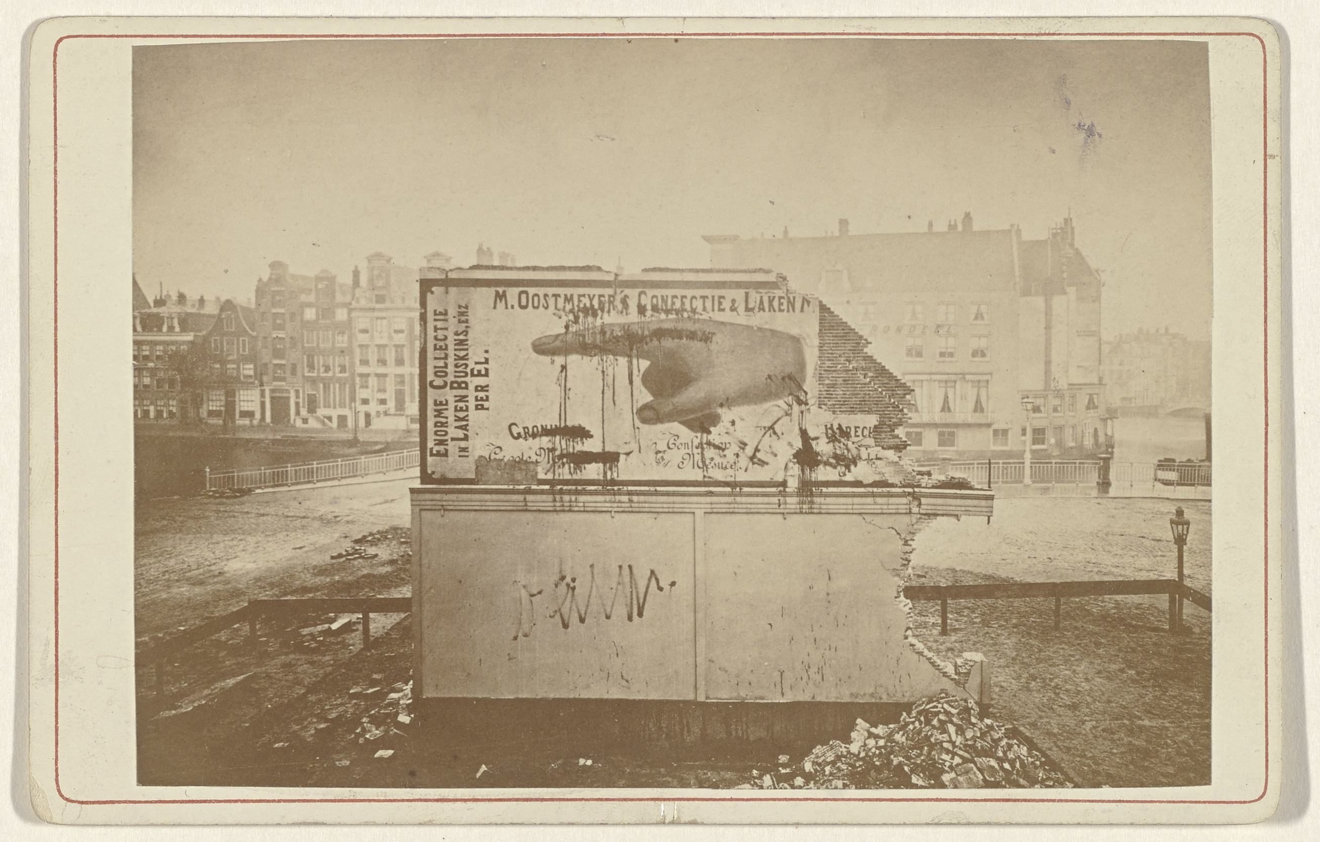Gesloopte huizen aan het Schapenplein te Amsterdam, 1877