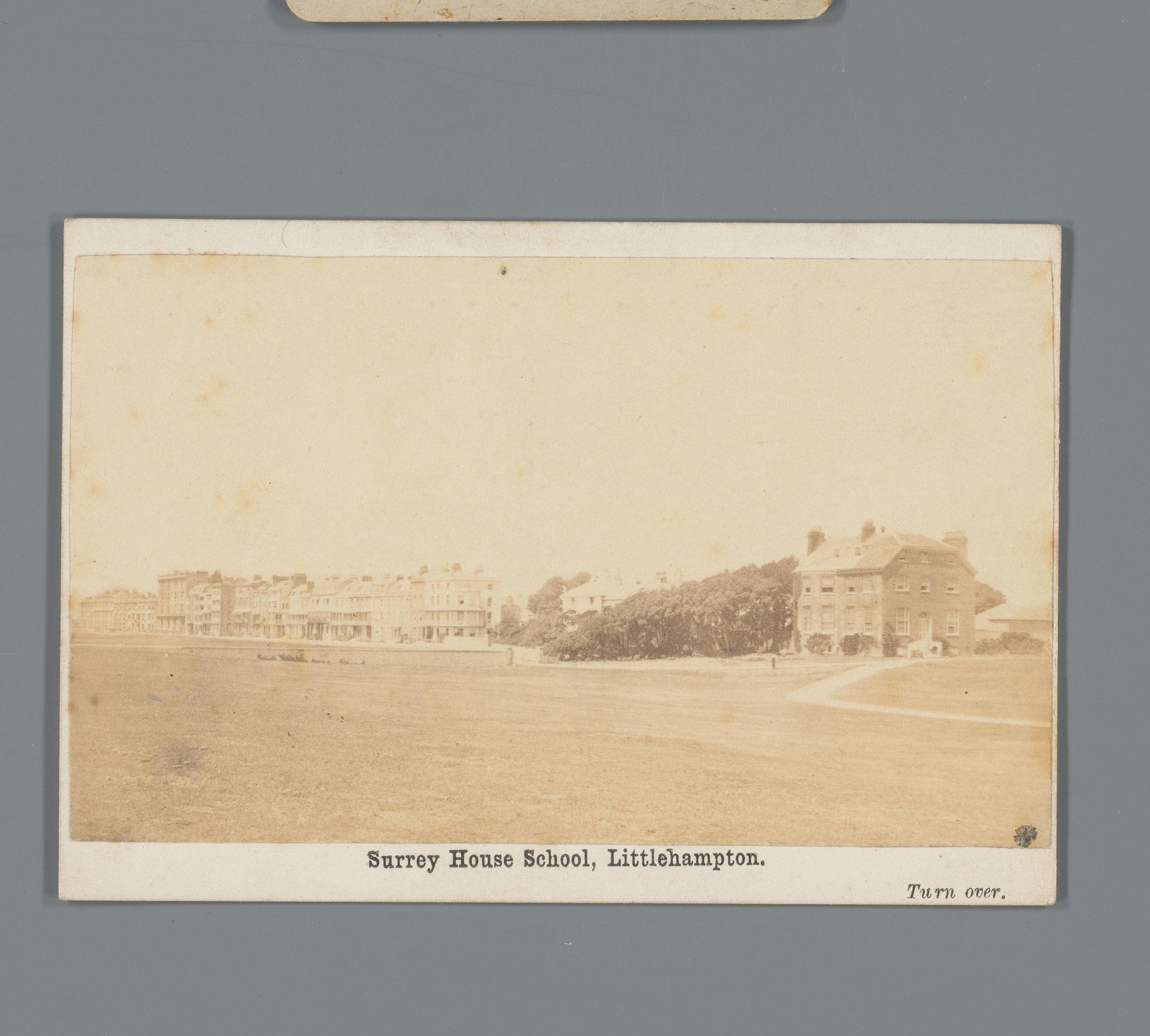Gezicht op Surrey House School in Littlehampton, Engeland