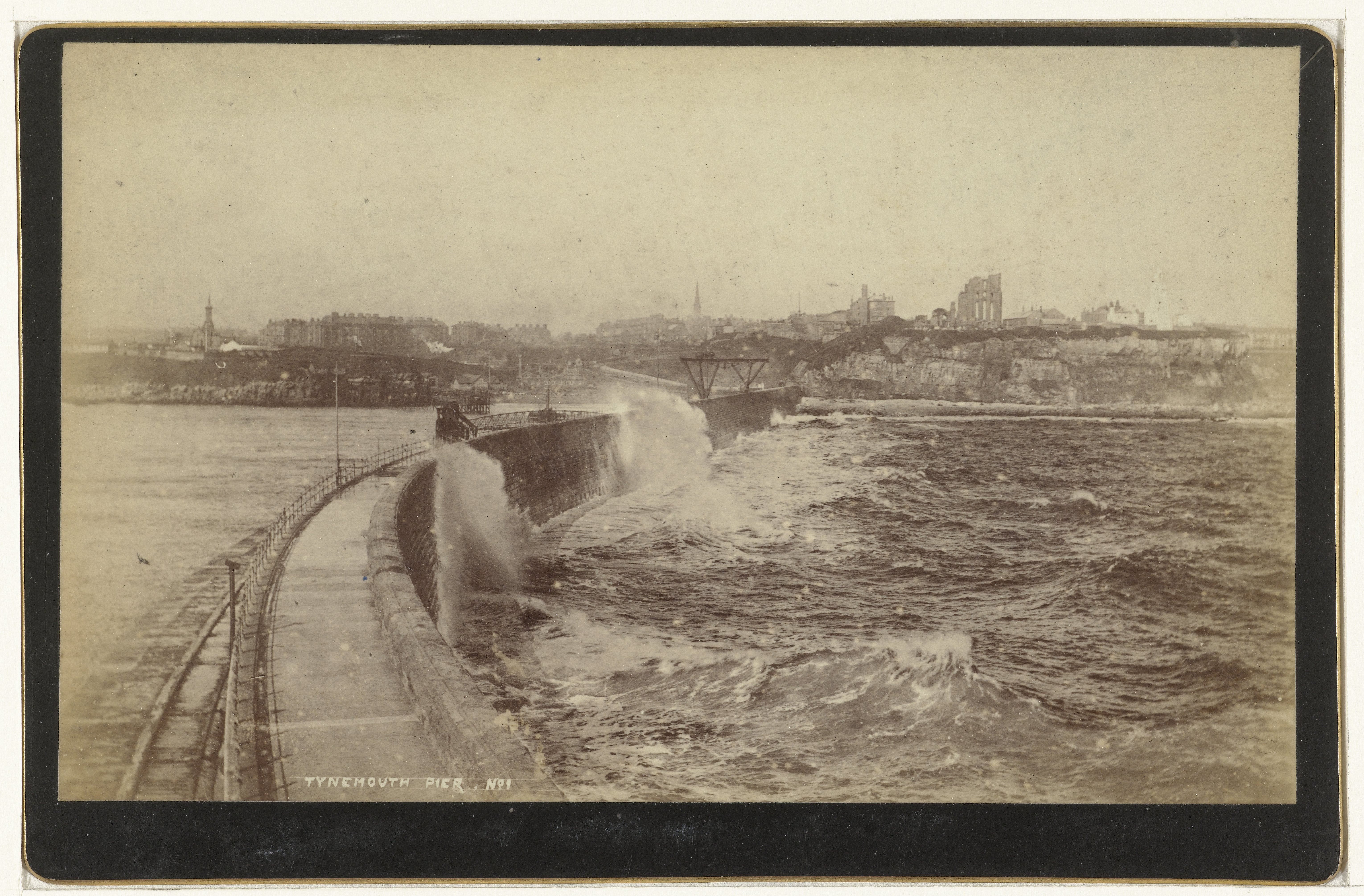 Gezicht op Tynemouth Pier
