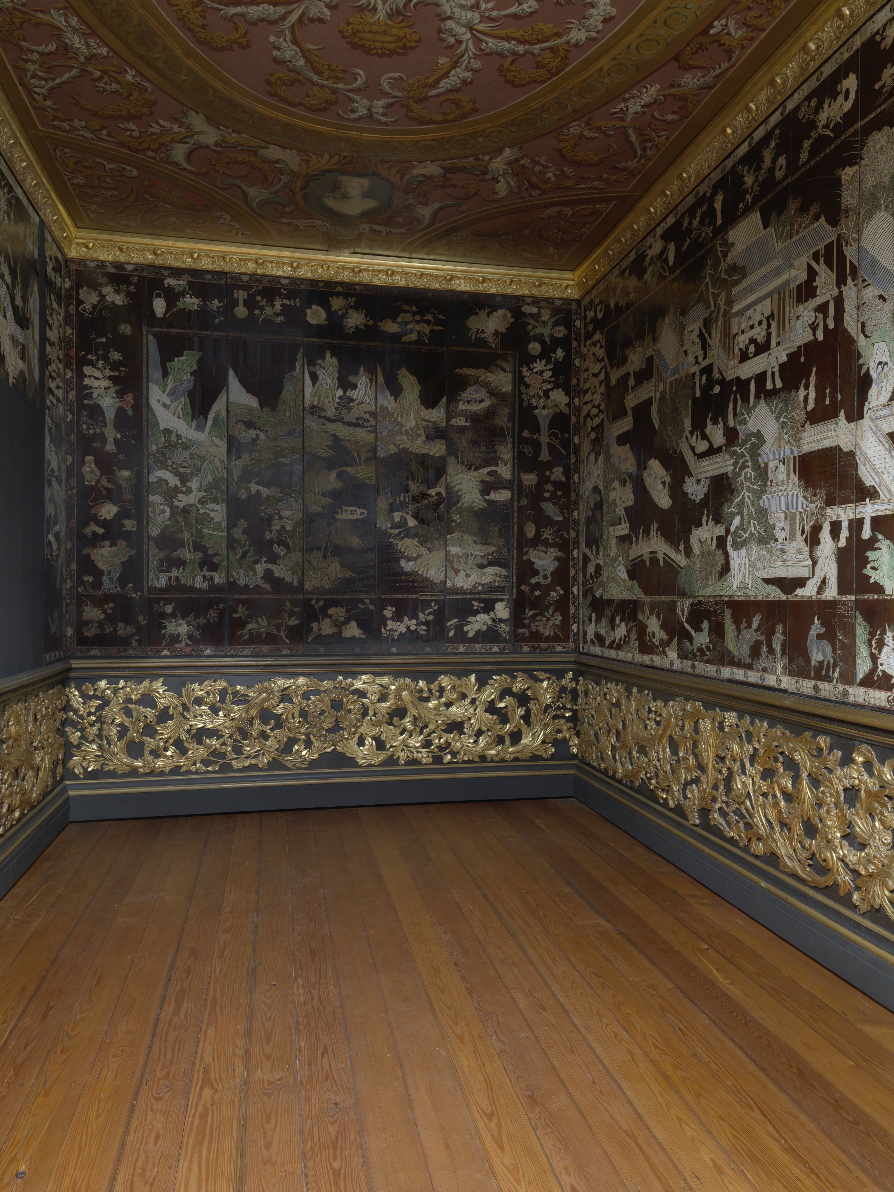 Lacquer room