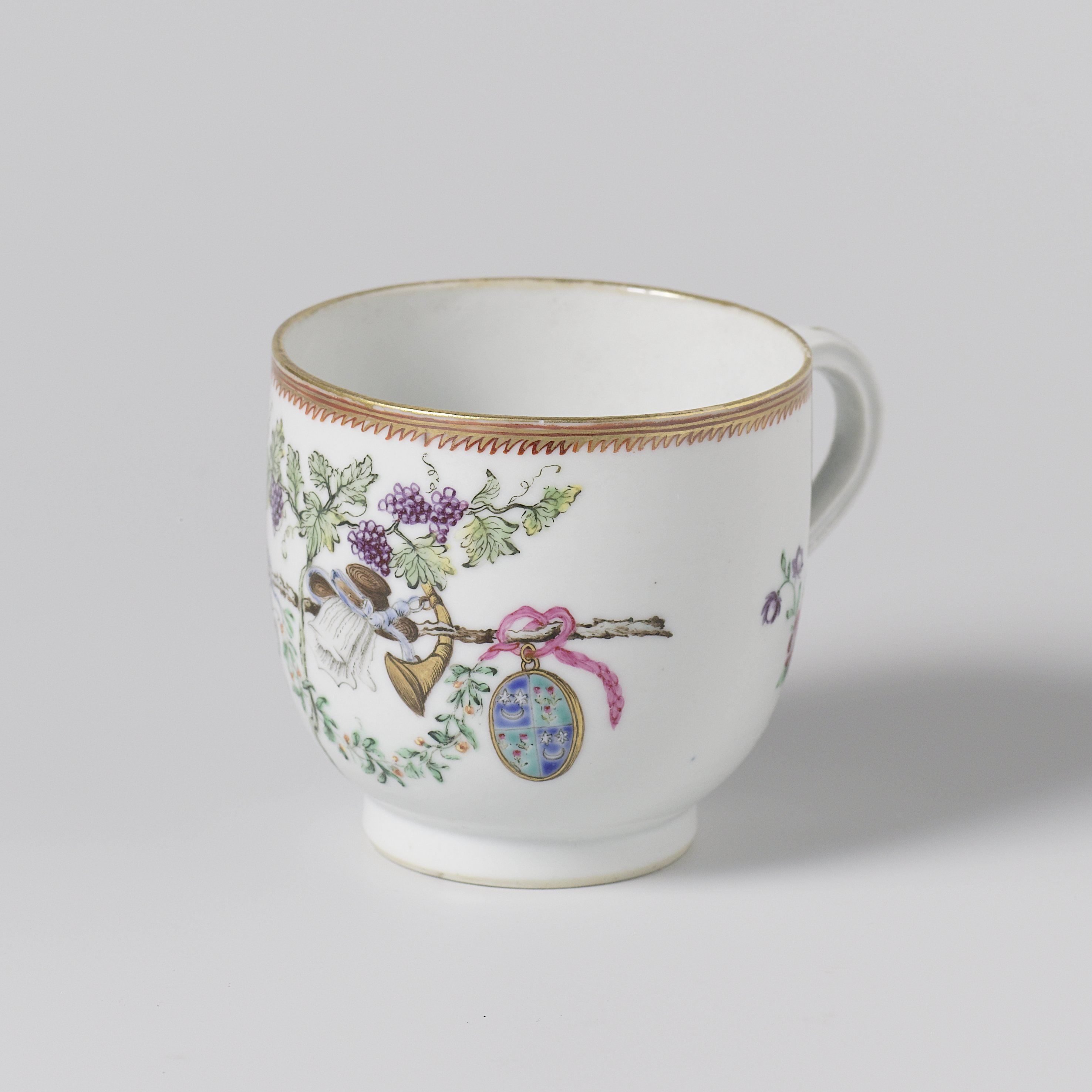 Cup with handle and saucer with the arms of the Visvliet and Sluymer families