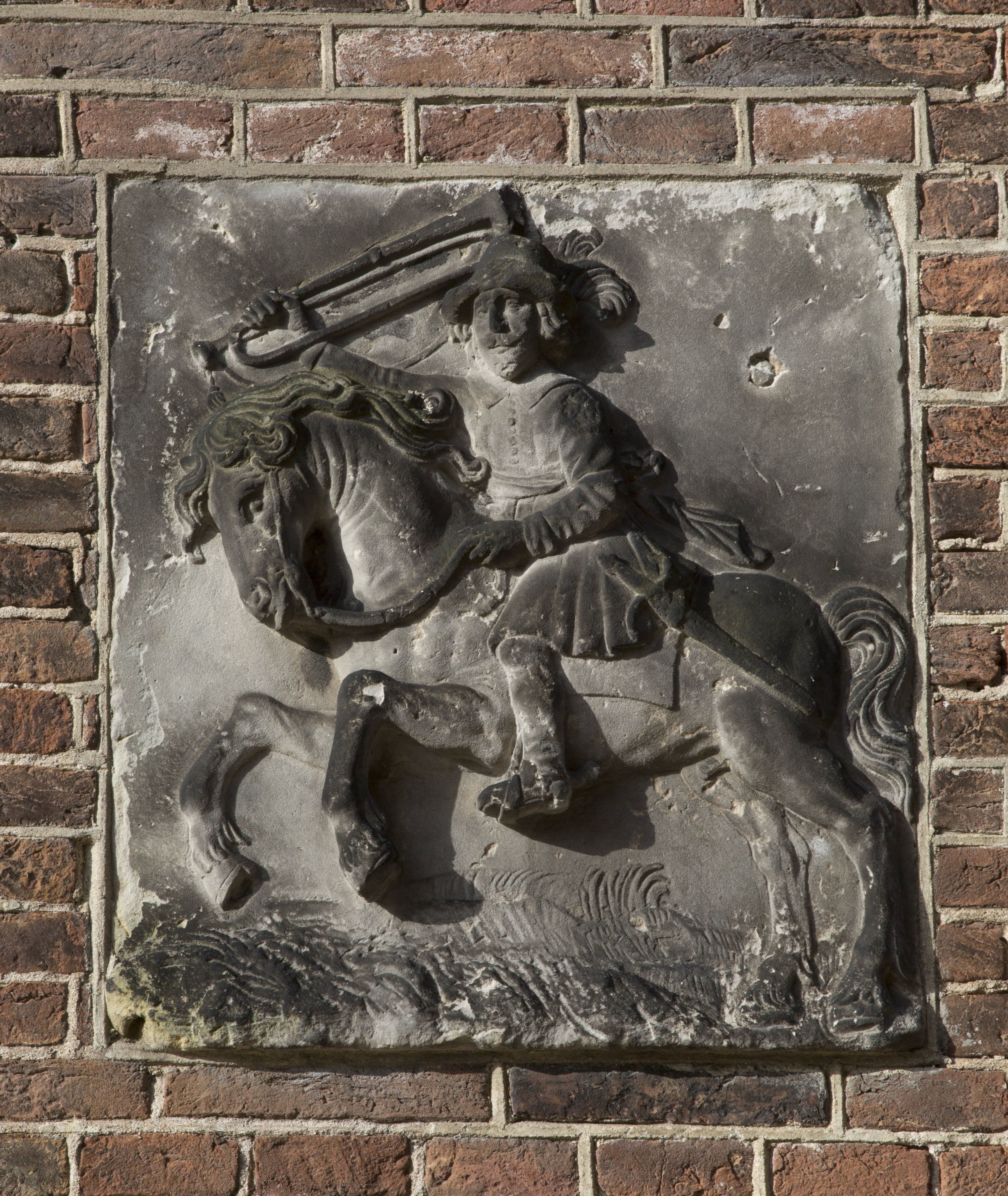 Gevelsteen met trompetter te paard