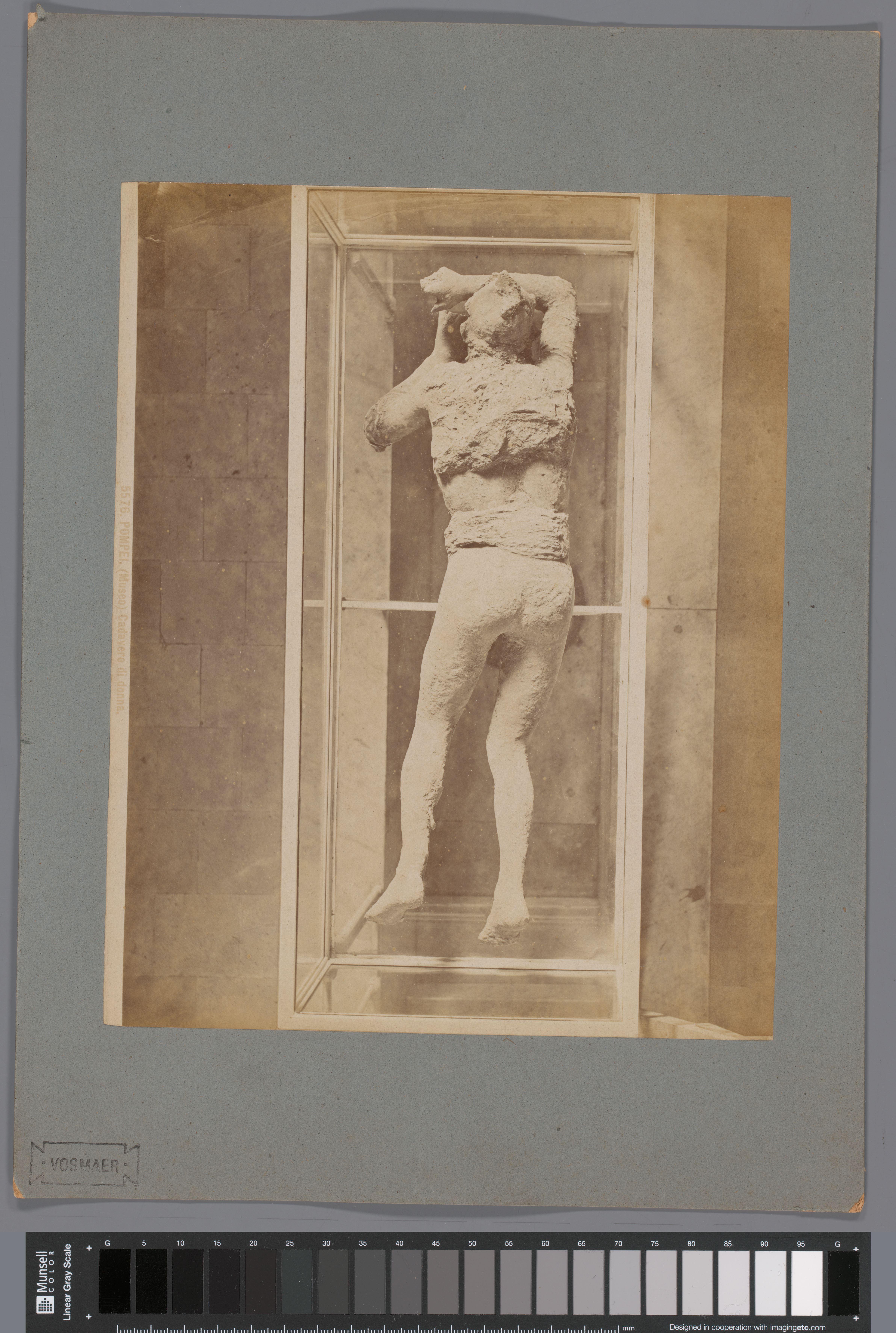 Afgietsel van een slachtoffer van de uitbarsting van de Vesuvius in het Antiquarium te Pompeï