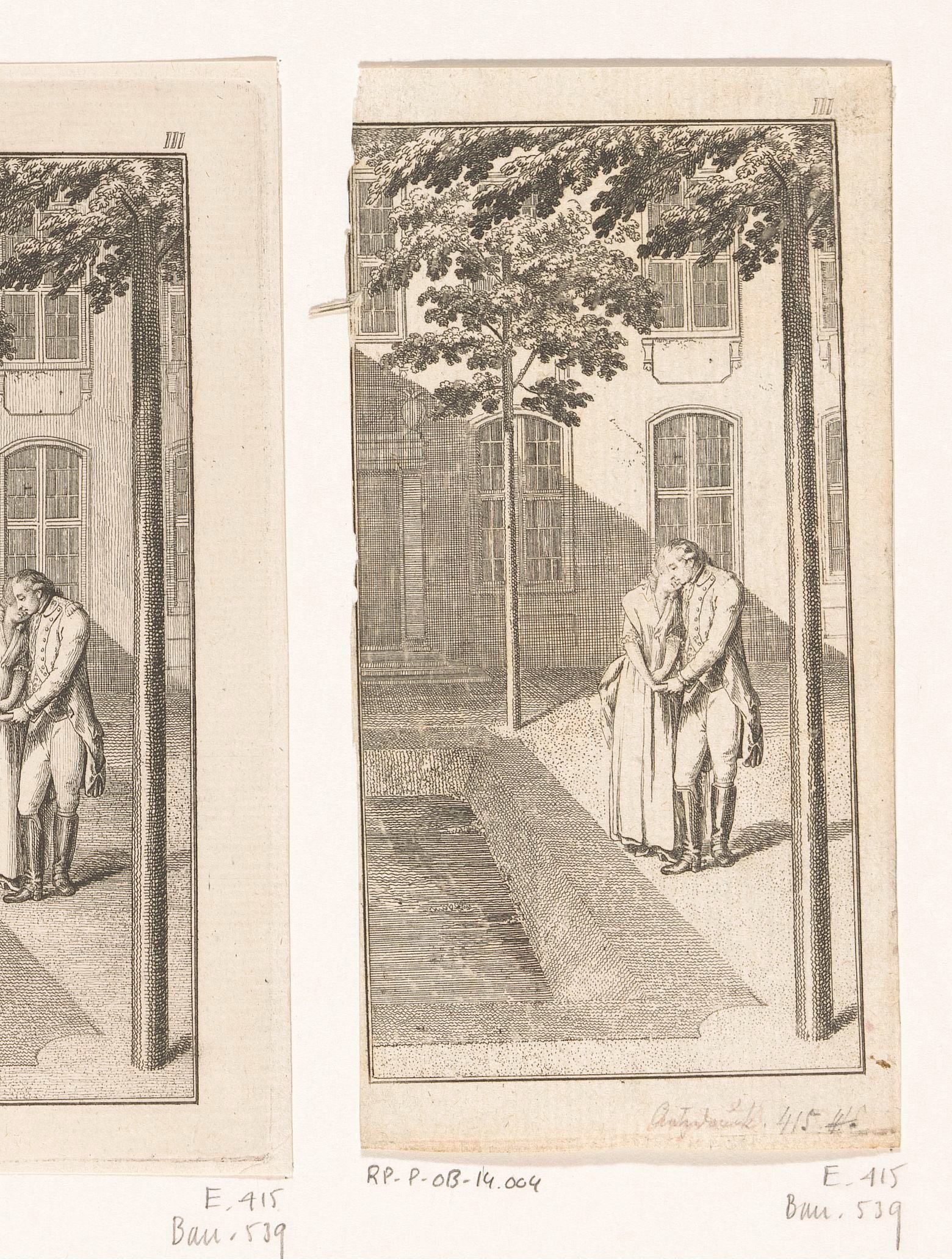 Alexander en Tinchen naast een vijver op een binnenplaats