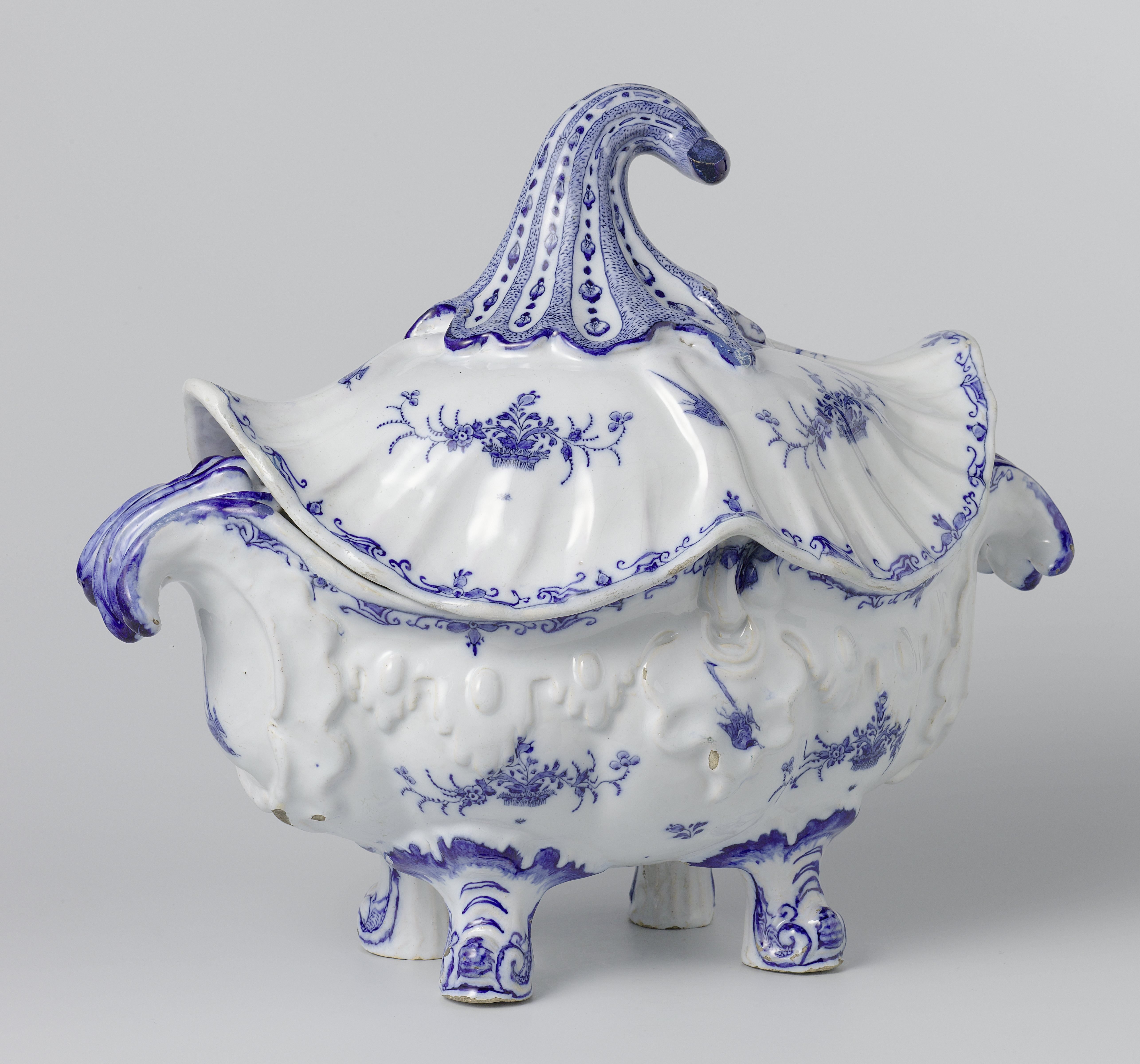 Lidded tureen