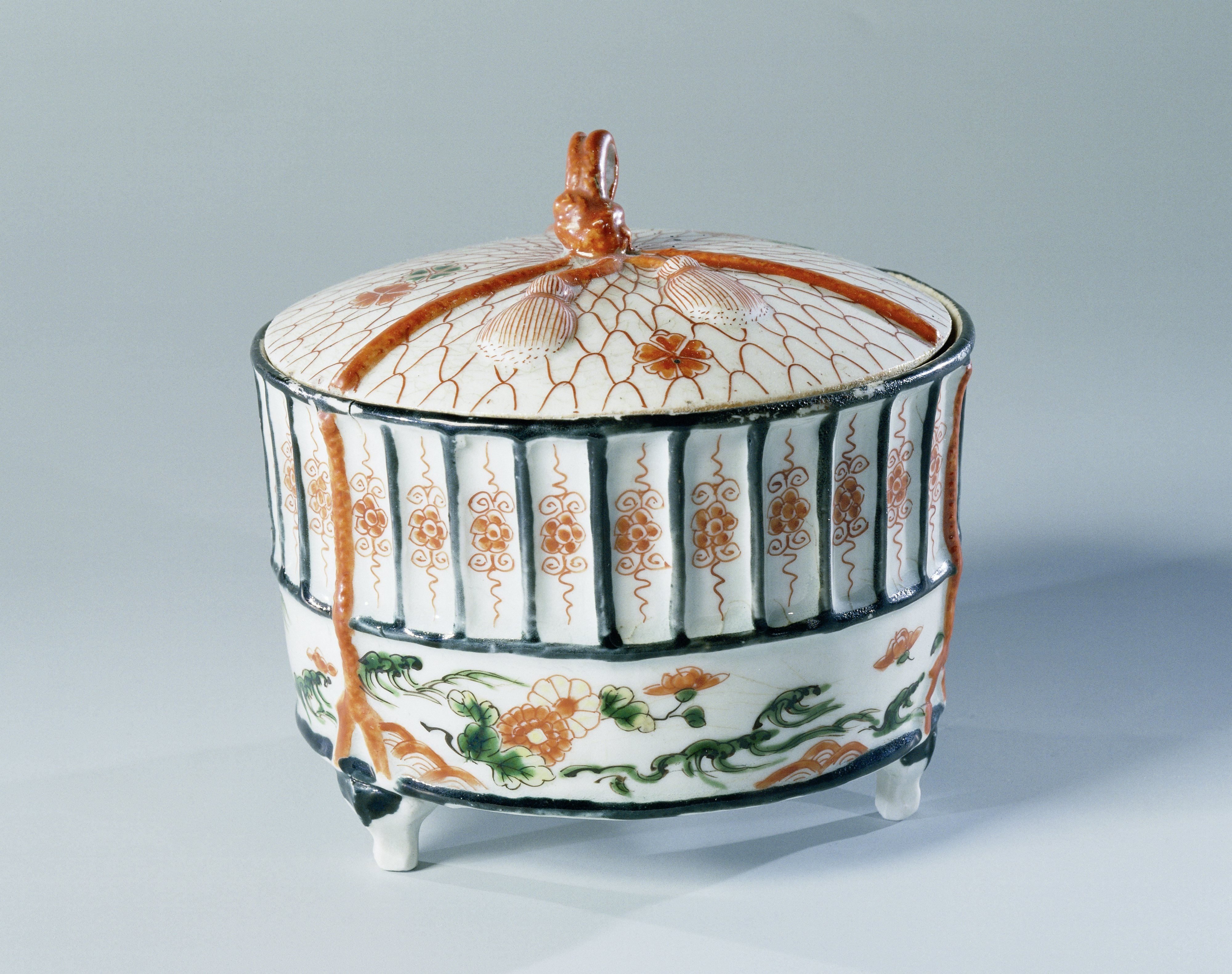Cilidrical covered box in the shape of a cricket's cage