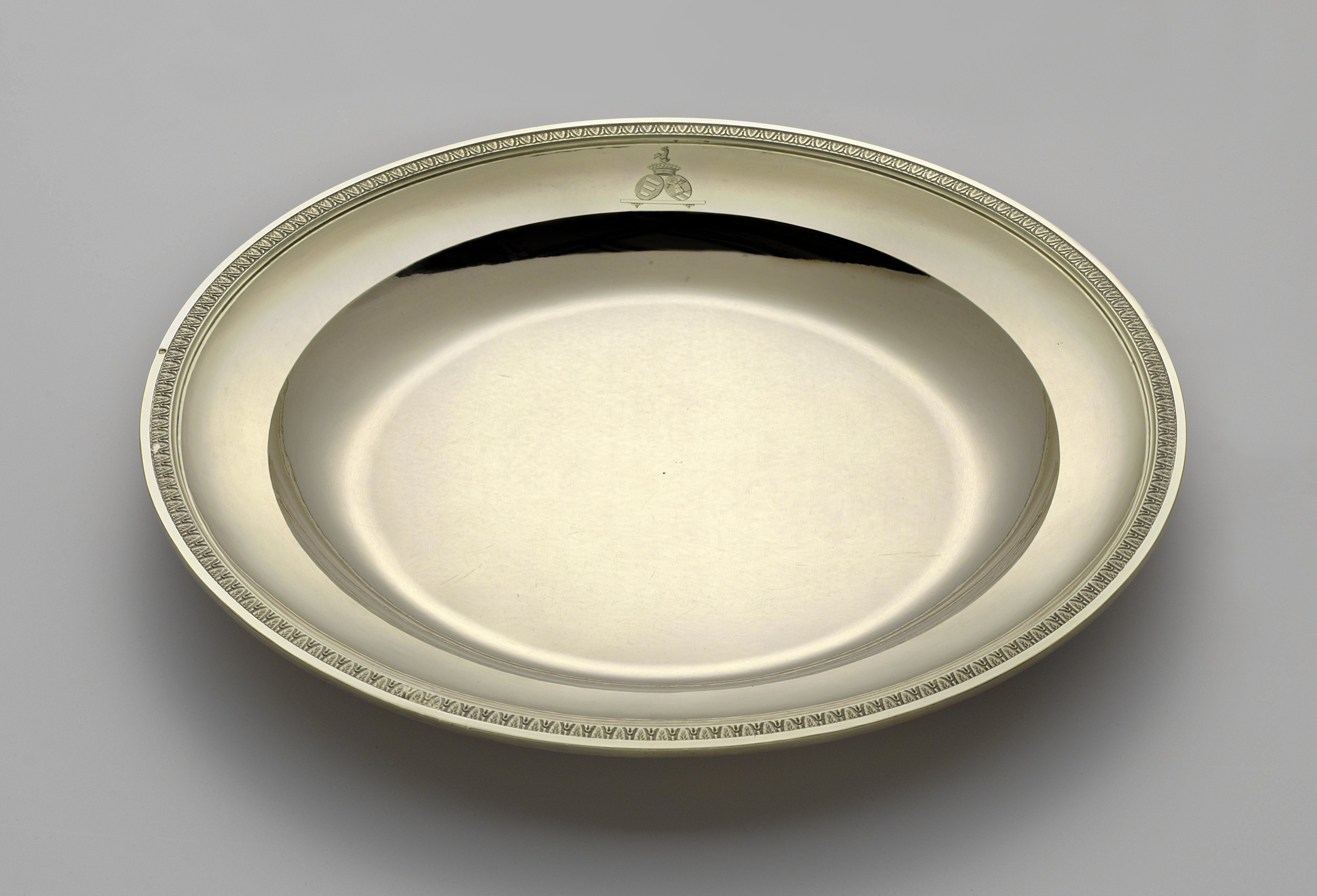 Circular dish cover