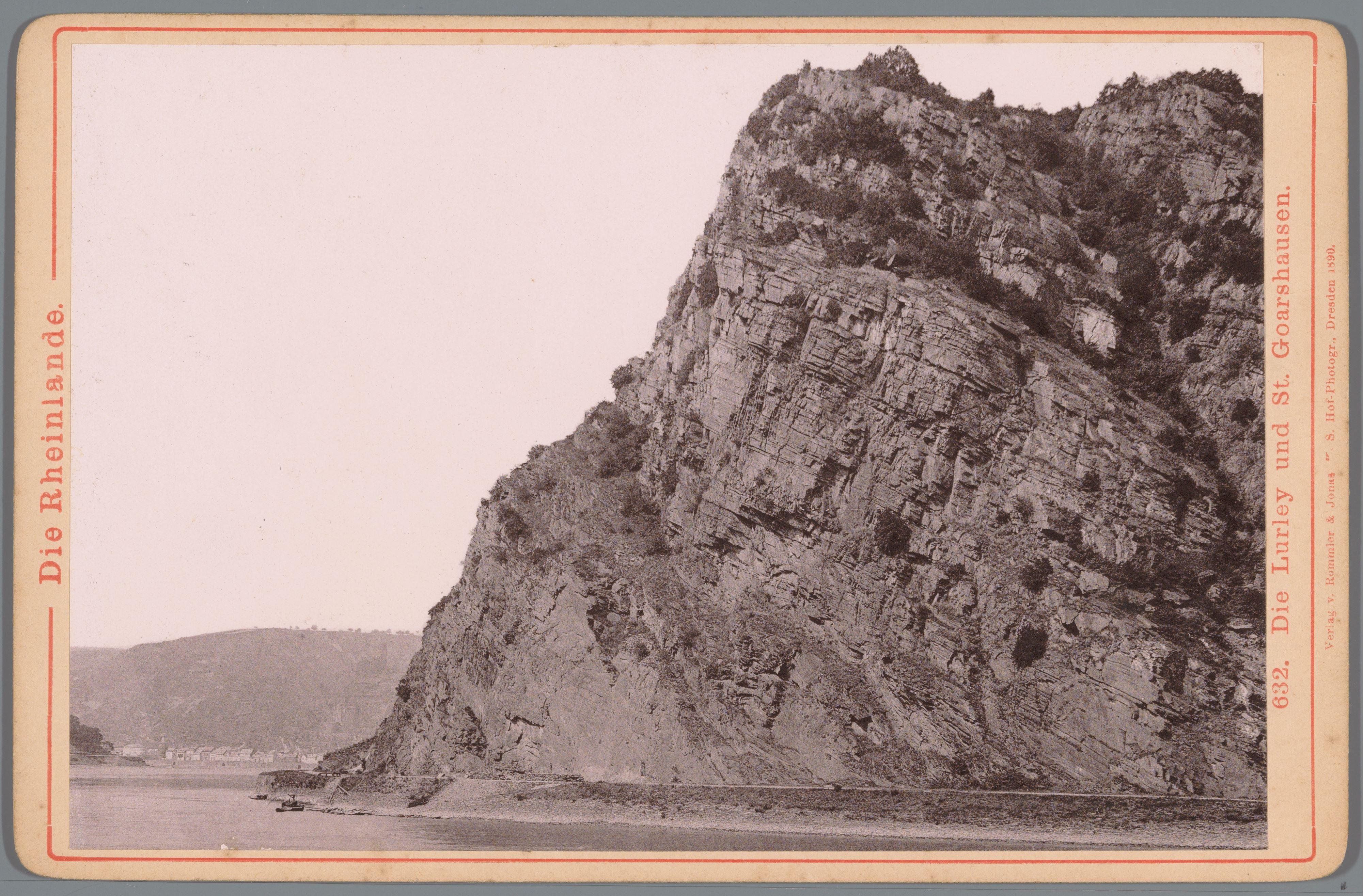 Gezicht op de Loreley en de Rijn