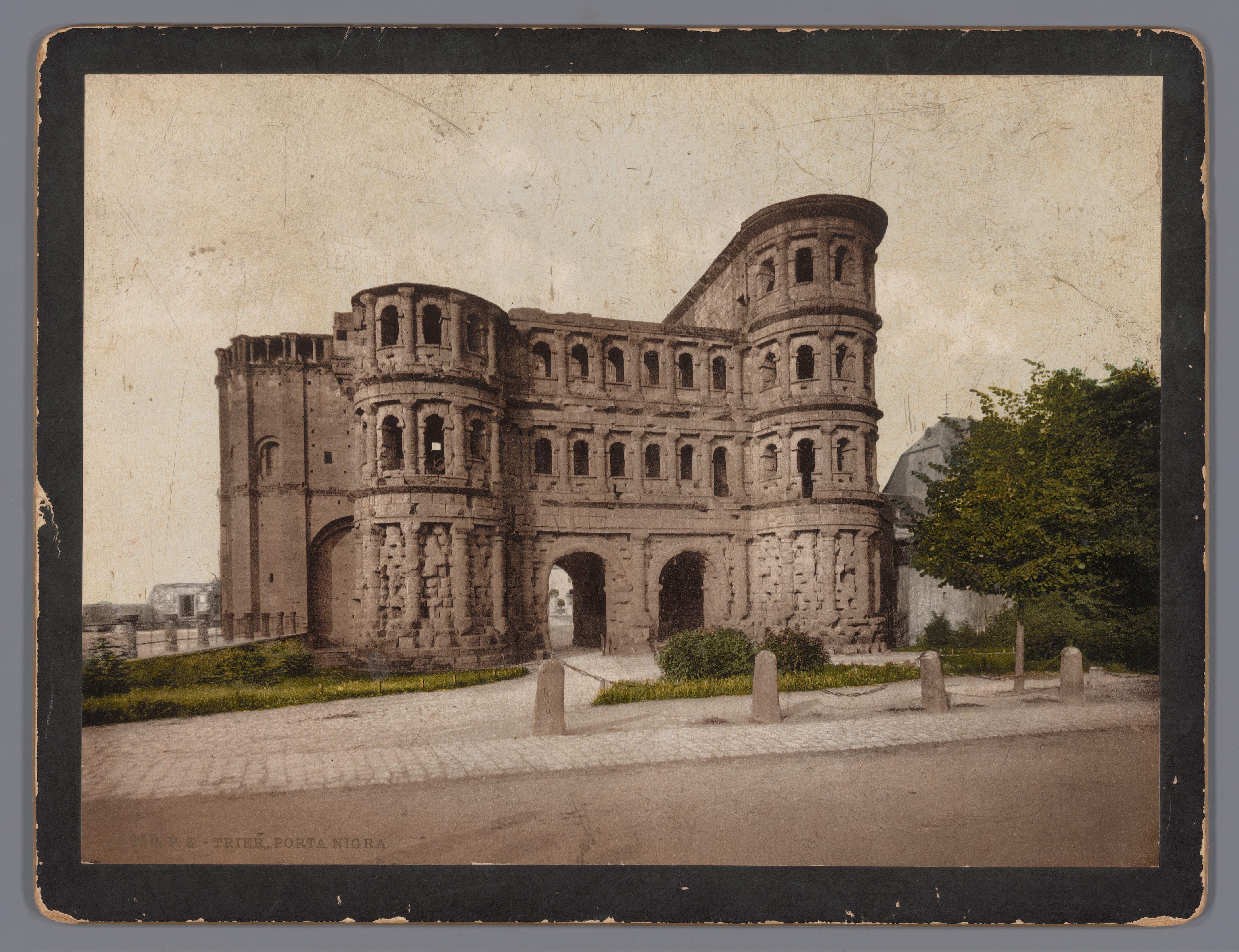 Gezicht op de Porta Nigra in Trier
