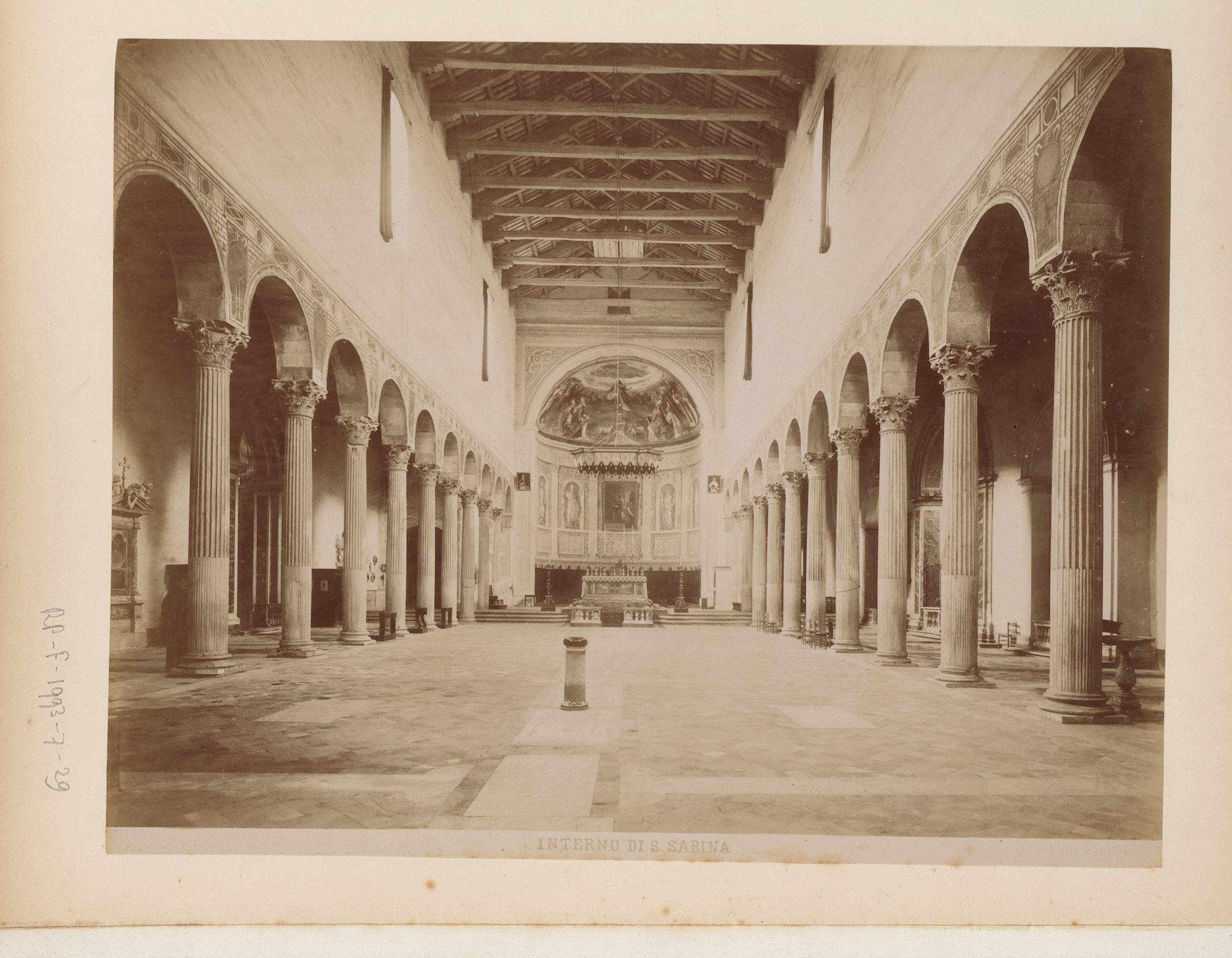 Interieur van de Santa Sabina te Rome