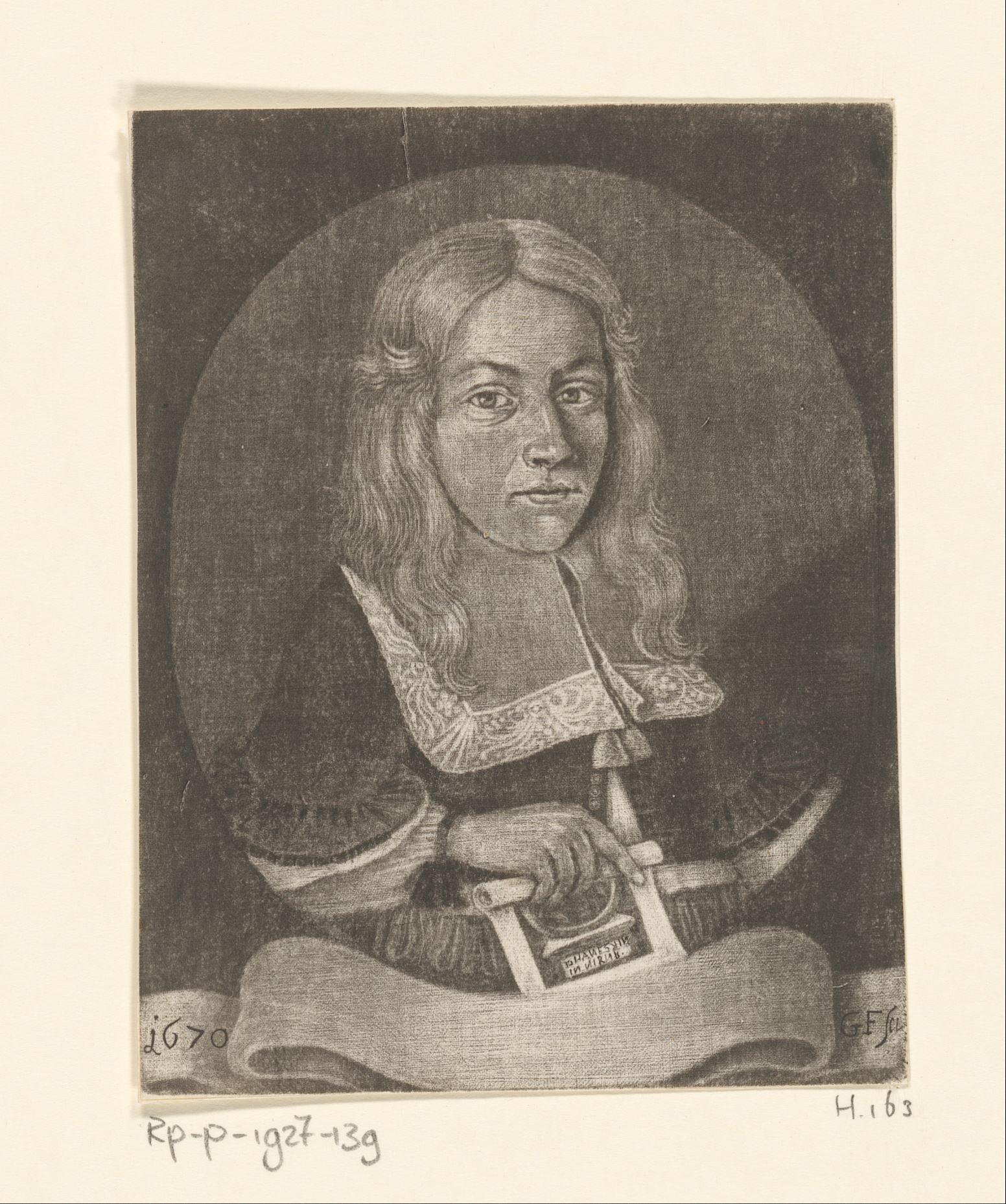 Portret van een onbekende jongeman die een blad in zijn hand houdt