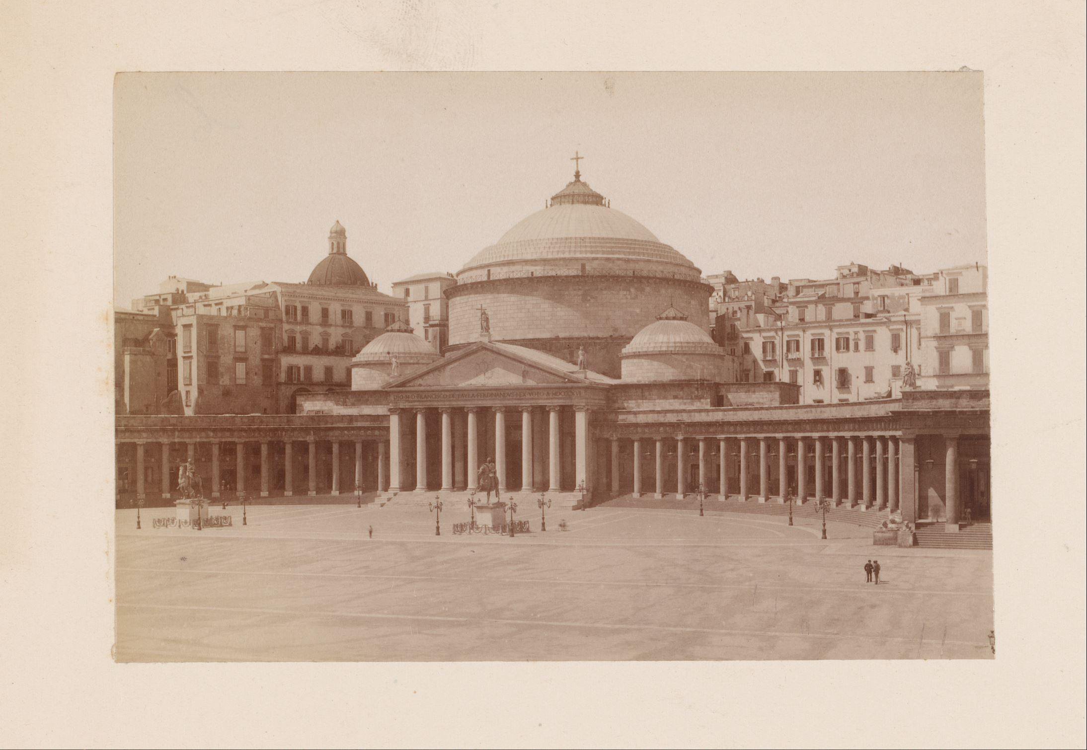 Koninklijke en pauselijke basiliek Franciscus van Paola te Napels, Italië